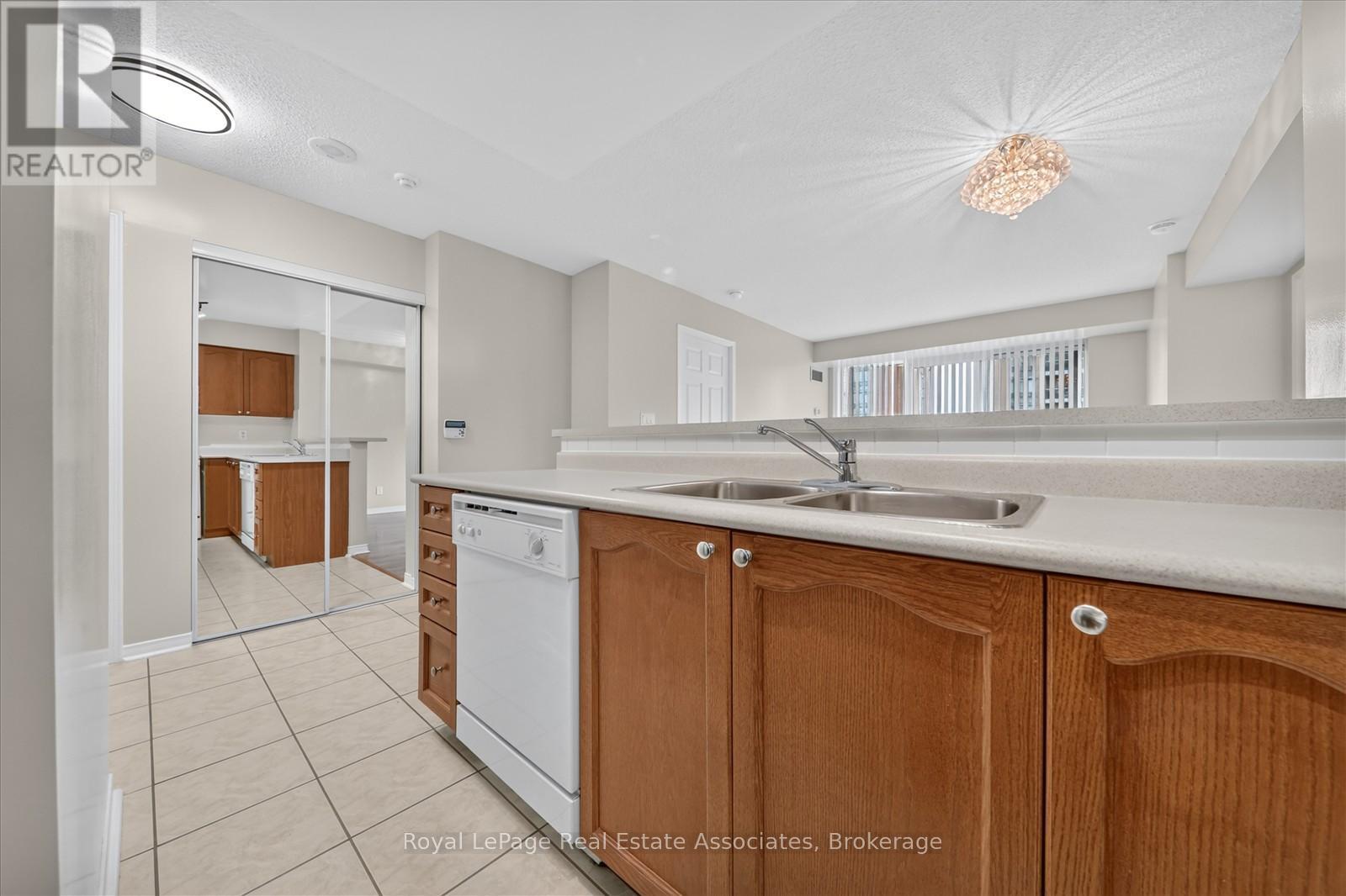 908 - 7 Michael Power Place, Toronto, Ontario  M9A 0A4 - Photo 4 - W13680726