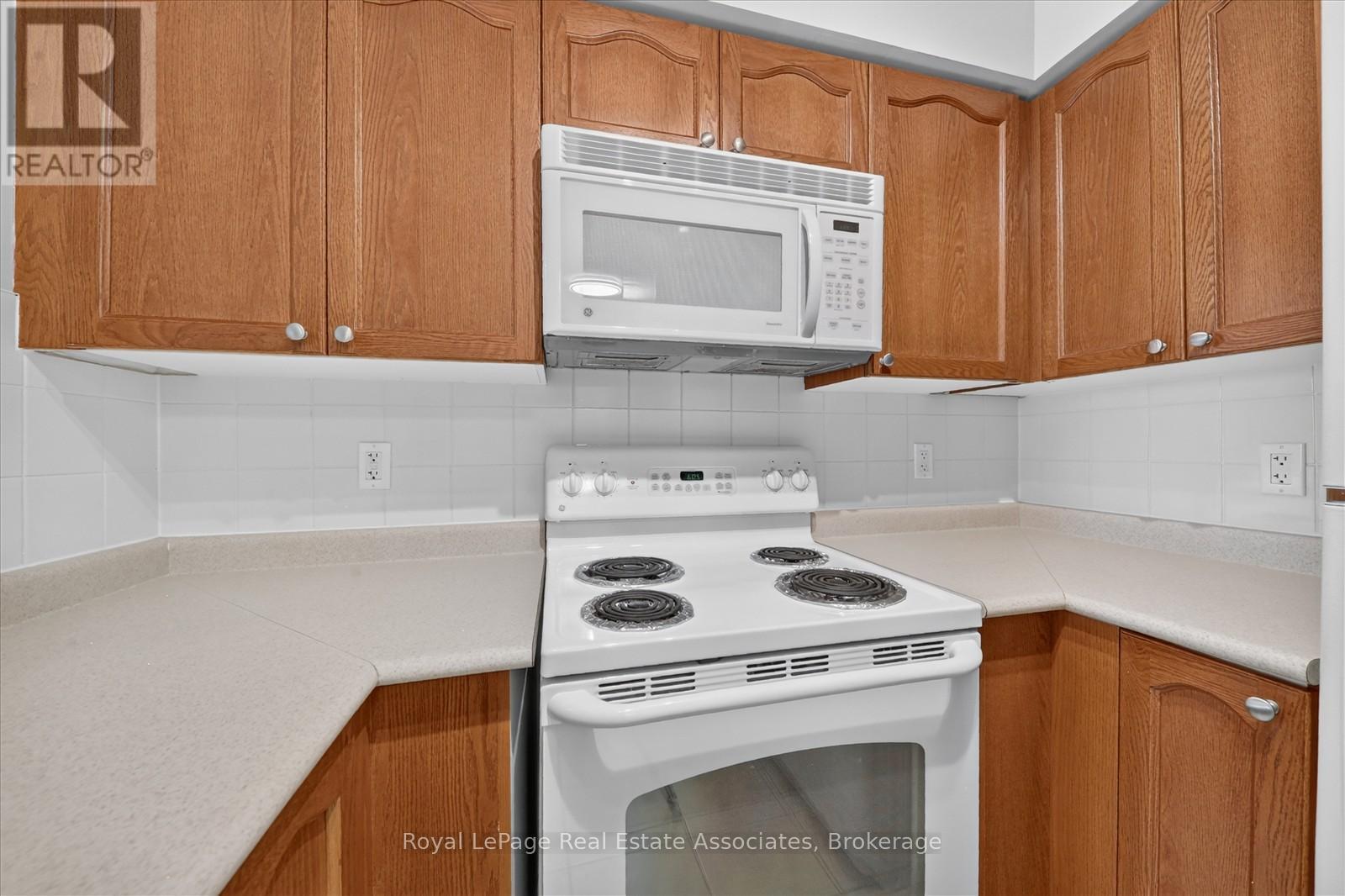 908 - 7 Michael Power Place, Toronto, Ontario  M9A 0A4 - Photo 5 - W13680726
