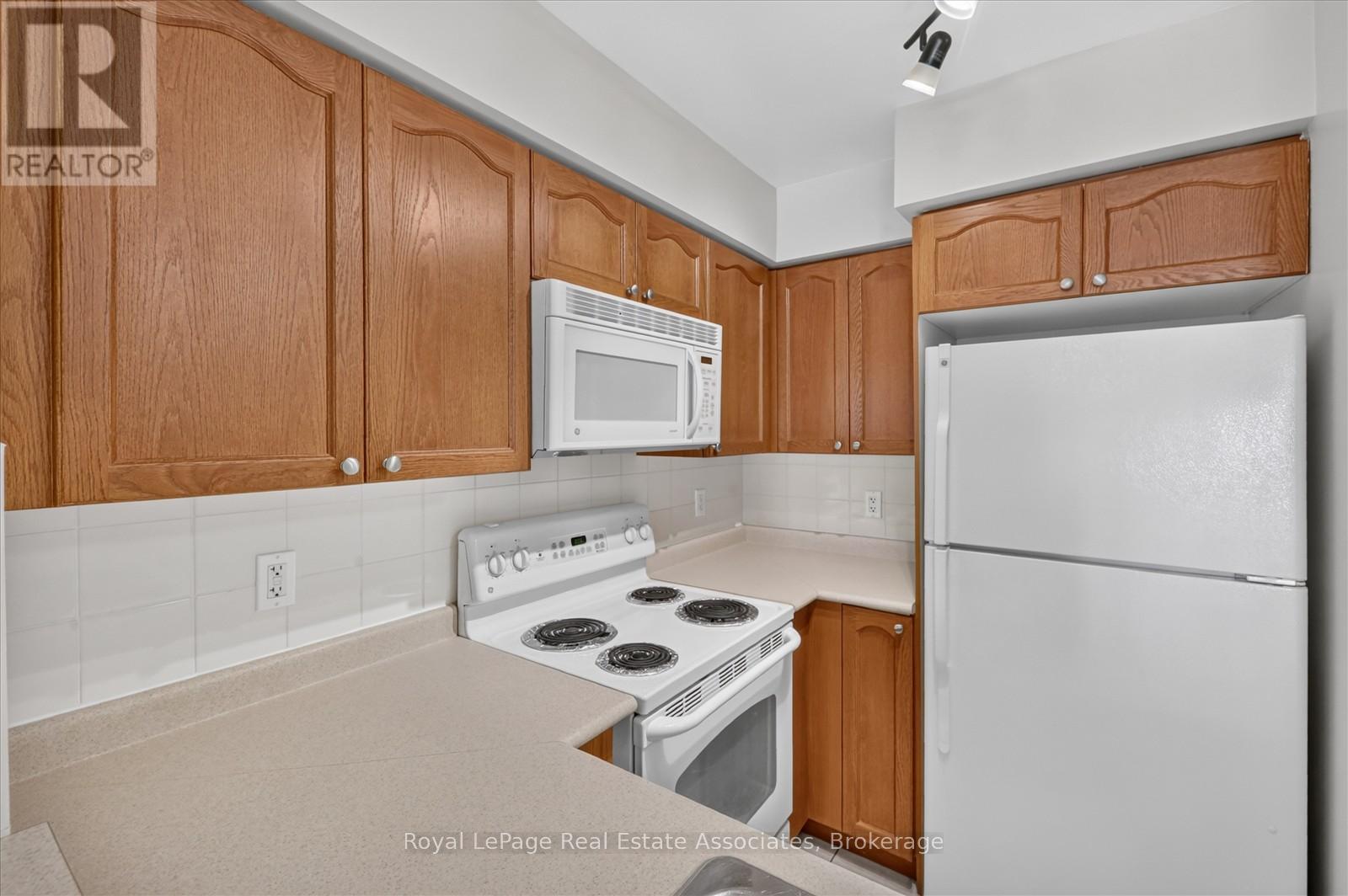 908 - 7 Michael Power Place, Toronto, Ontario  M9A 0A4 - Photo 6 - W13680726