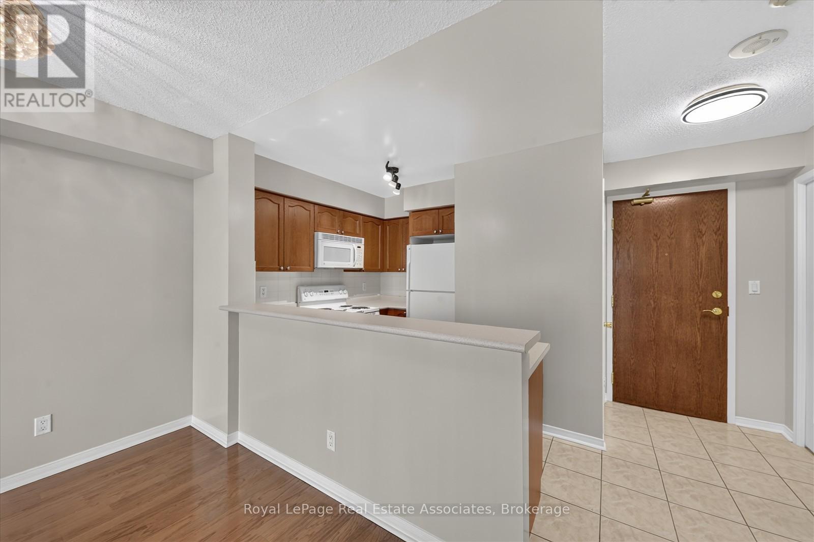 908 - 7 Michael Power Place, Toronto, Ontario  M9A 0A4 - Photo 7 - W13680726