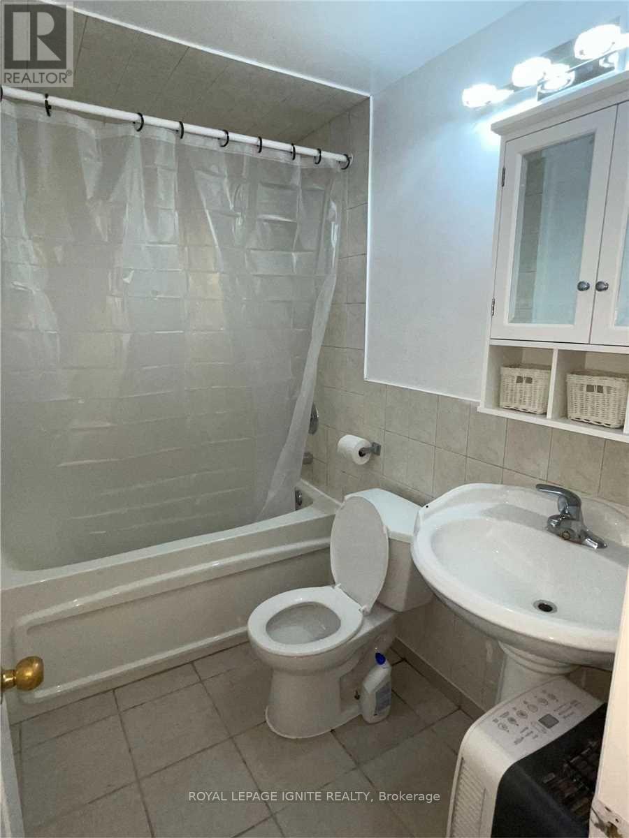 84 Don Minaker Drive, Brampton, Ontario  L6P 1R7 - Photo 10 - W13680736