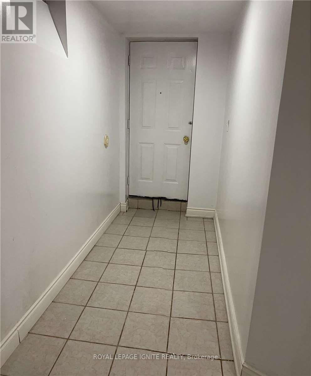 84 Don Minaker Drive, Brampton, Ontario  L6P 1R7 - Photo 2 - W13680736