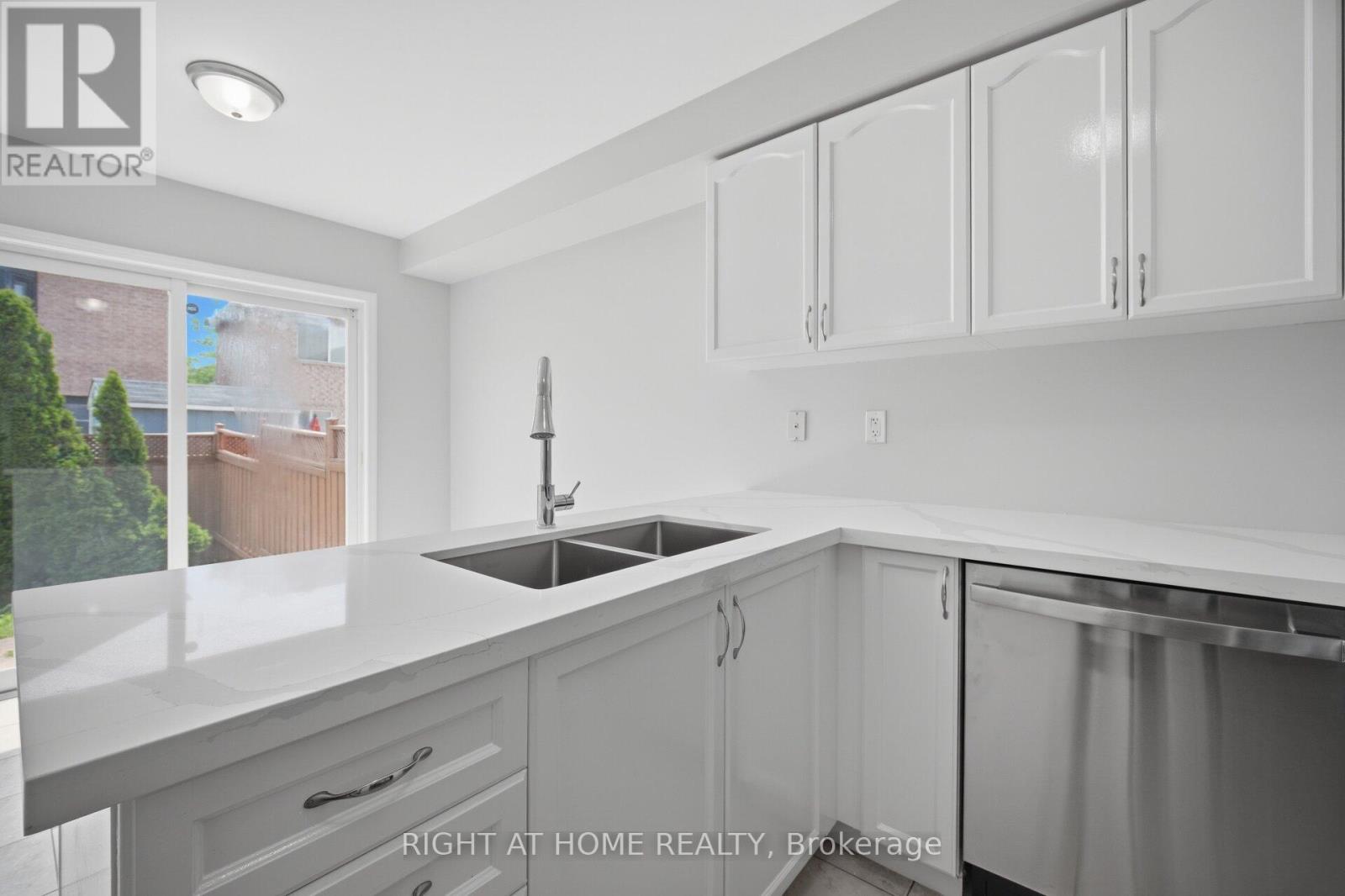 1064 Wickson Way, Milton, Ontario  L9T 6Y4 - Photo 19 - W13680742
