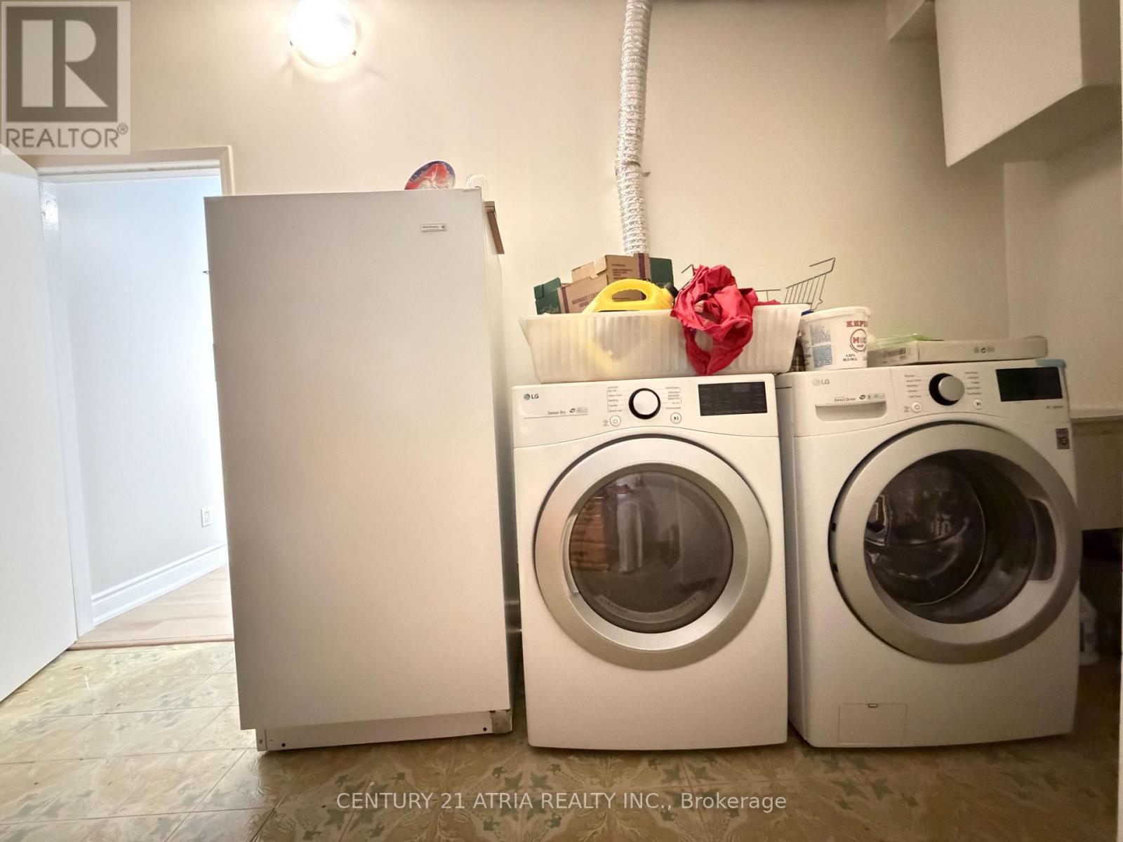 Rear Ground Flr - 65 Newlin Crescent, Toronto, Ontario  M3L 1X5 - Photo 13 - W13680748