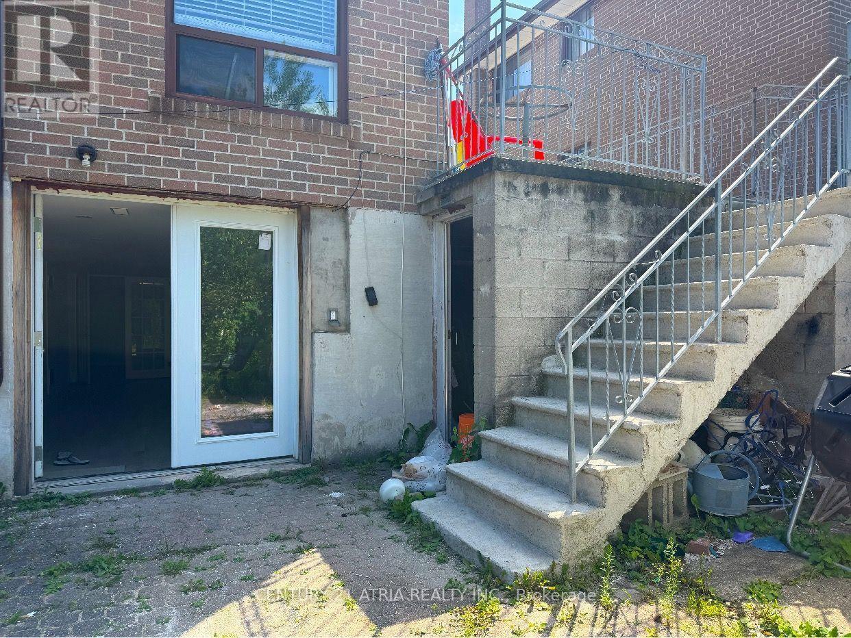 Rear Ground Flr - 65 Newlin Crescent, Toronto, Ontario  M3L 1X5 - Photo 3 - W13680748