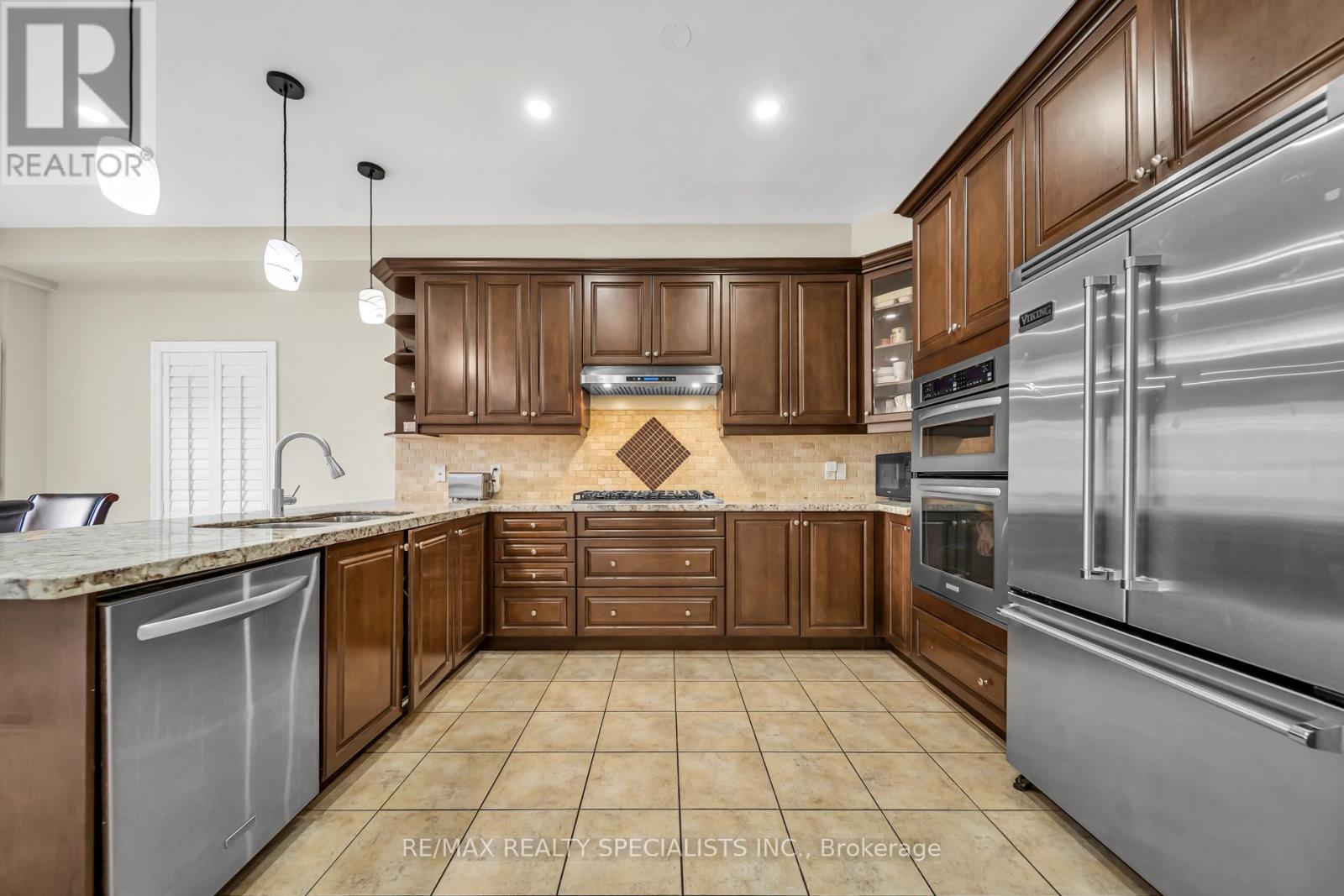48 Game Creek Crescent, Brampton, Ontario  L7A 0K3 - Photo 9 - W13680770