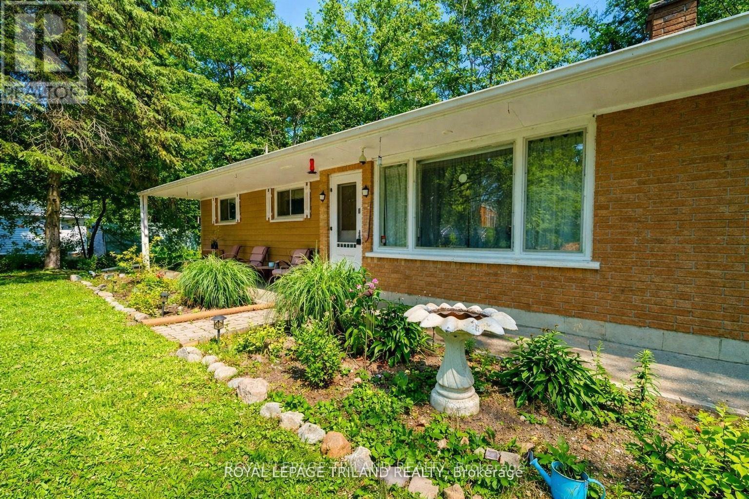 6302 Huron Drive, Lambton Shores, Ontario  N0N 1J1 - Photo 2 - X13515972