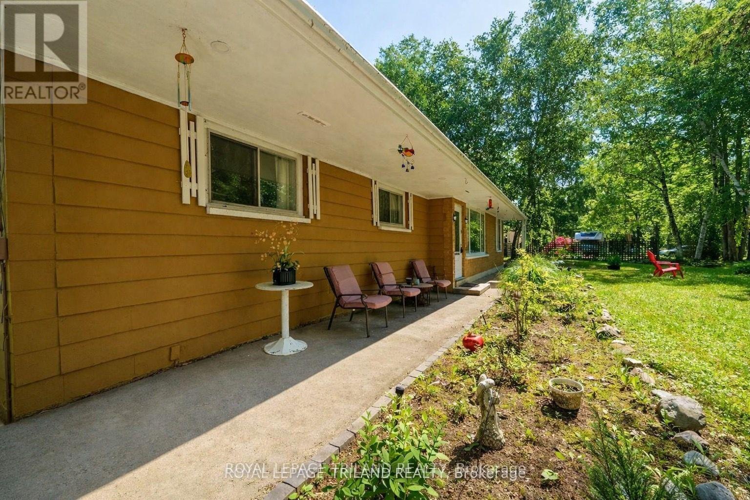 6302 Huron Drive, Lambton Shores, Ontario  N0N 1J1 - Photo 3 - X13515972