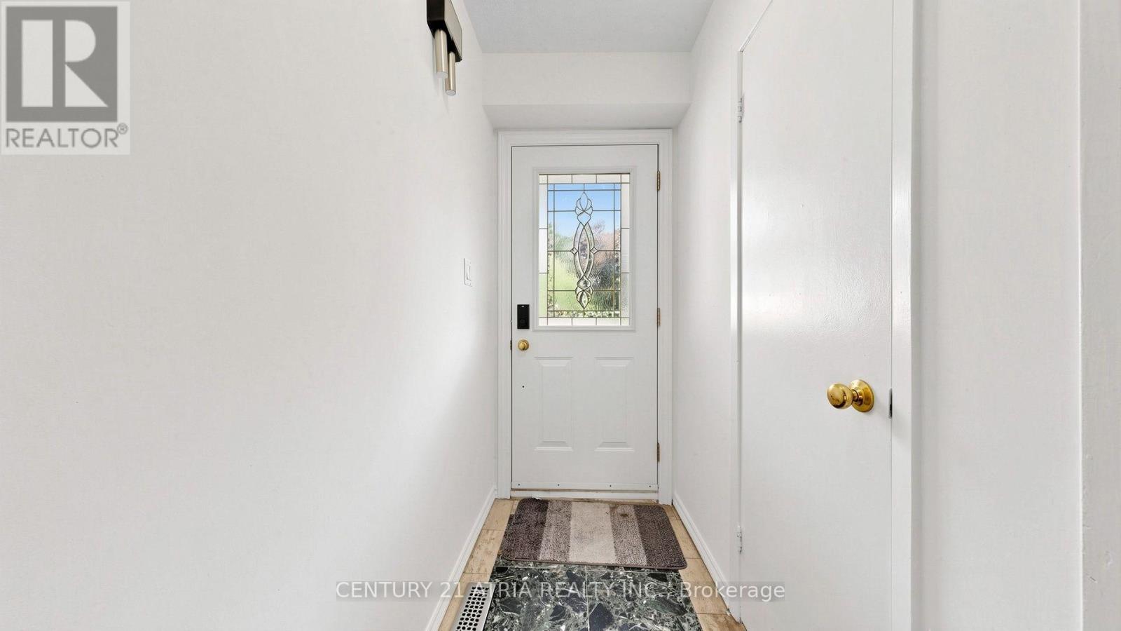 3441 Oakglade Crescent, Mississauga, Ontario  L5C 1X4 - Photo 3 - W13680796