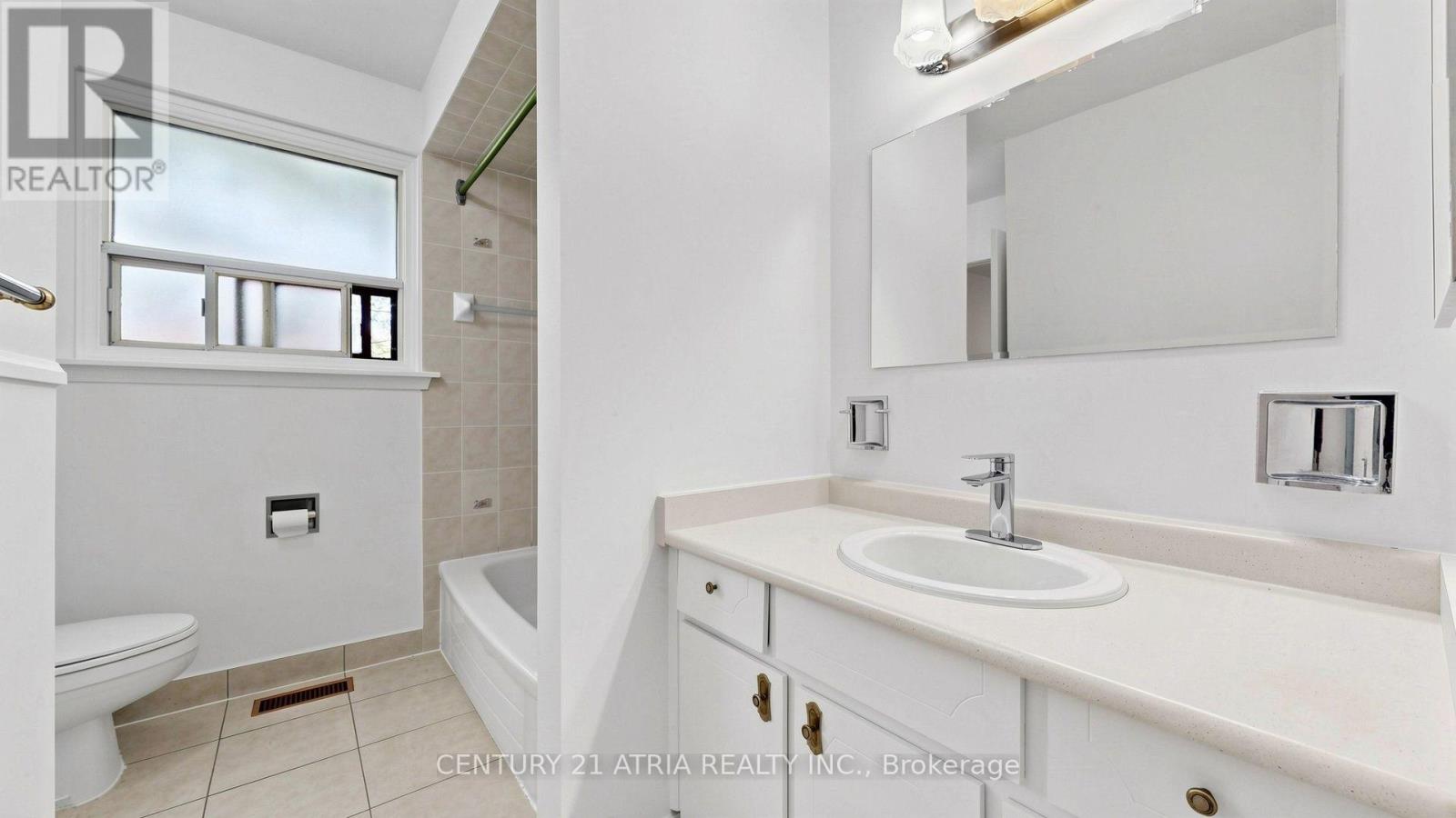 3441 Oakglade Crescent, Mississauga, Ontario  L5C 1X4 - Photo 33 - W13680796