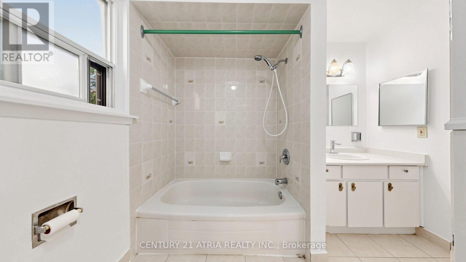 3441 Oakglade Crescent, Mississauga, Ontario  L5C 1X4 - Photo 34 - W13680796