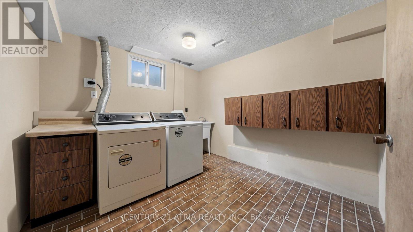3441 Oakglade Crescent, Mississauga, Ontario  L5C 1X4 - Photo 42 - W13680796