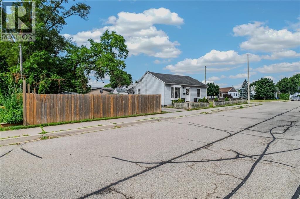 39 Sanderson Street, Brantford, Ontario  N3S 2V4 - Photo 6 - 40839549