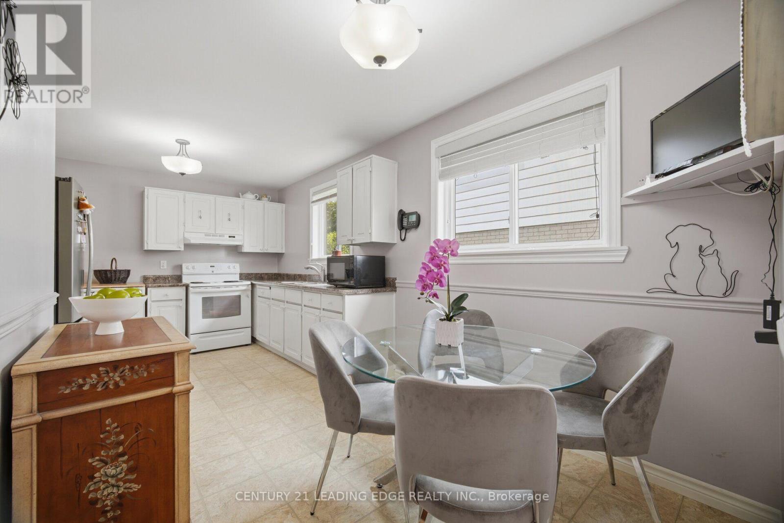 3245 Lansdown Drive, Burlington, Ontario  L7M 1K1 - Photo 13 - W13680846