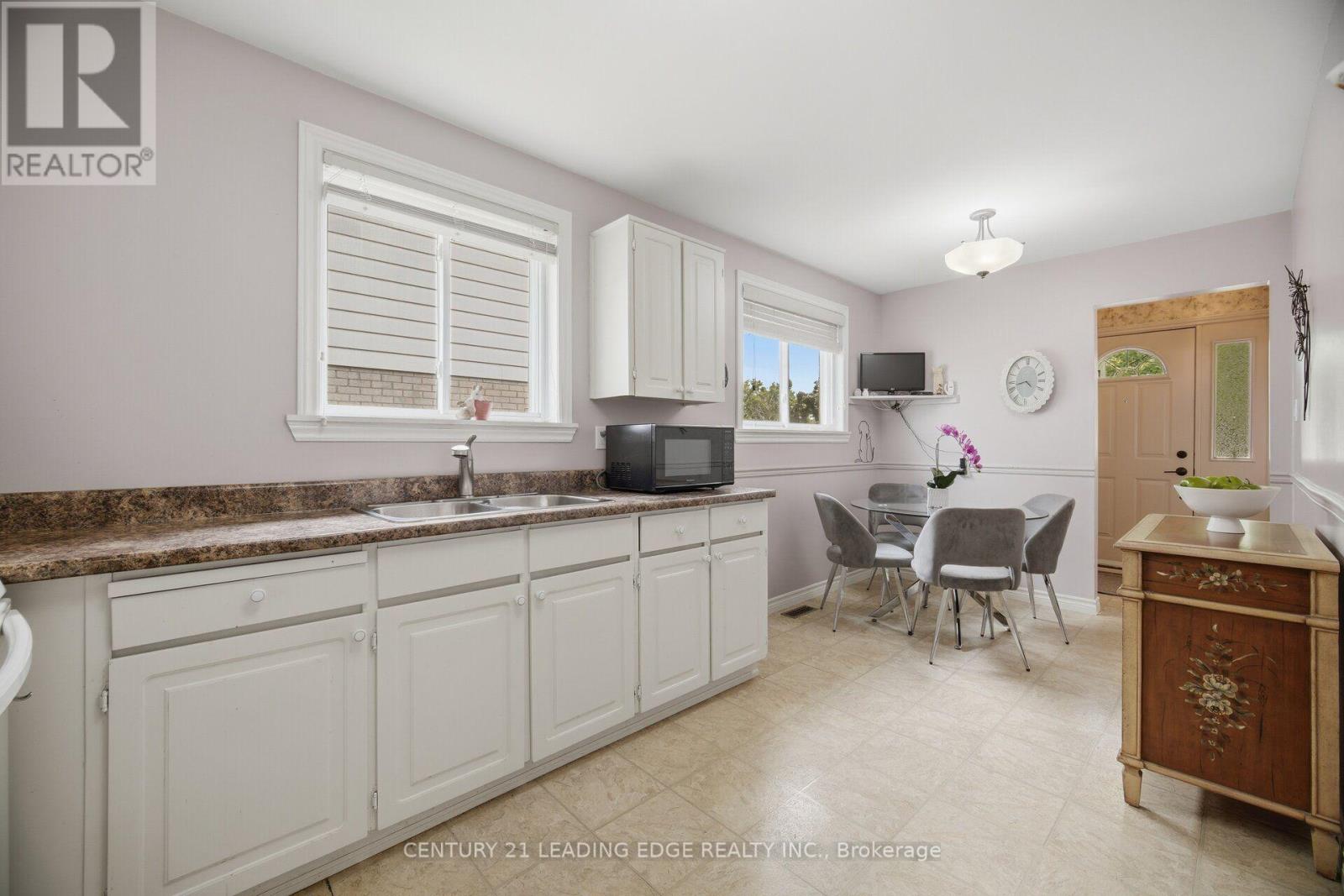 3245 Lansdown Drive, Burlington, Ontario  L7M 1K1 - Photo 17 - W13680846