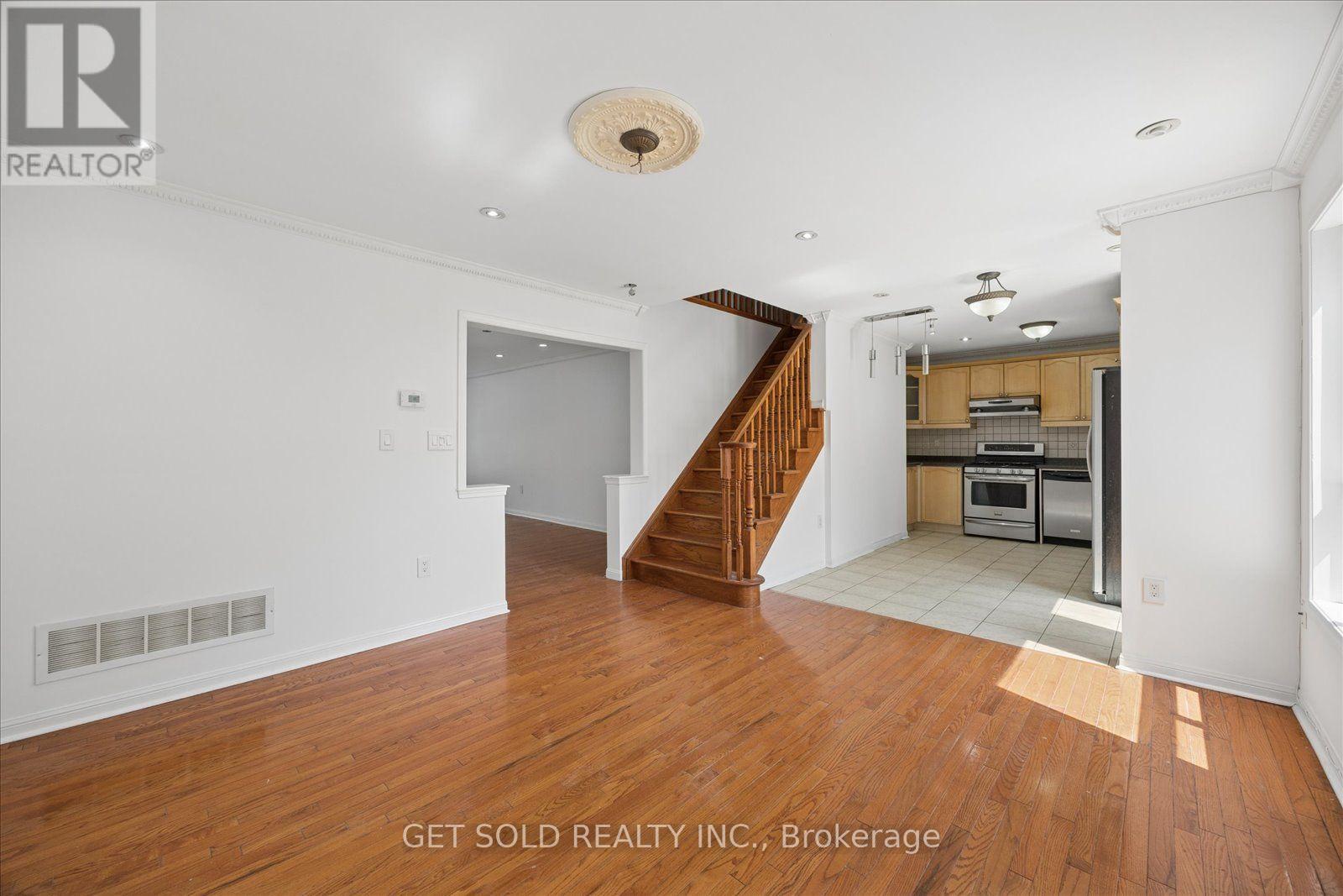9 Raccoon Street, Brampton, Ontario  L6S 6L8 - Photo 11 - W13680848