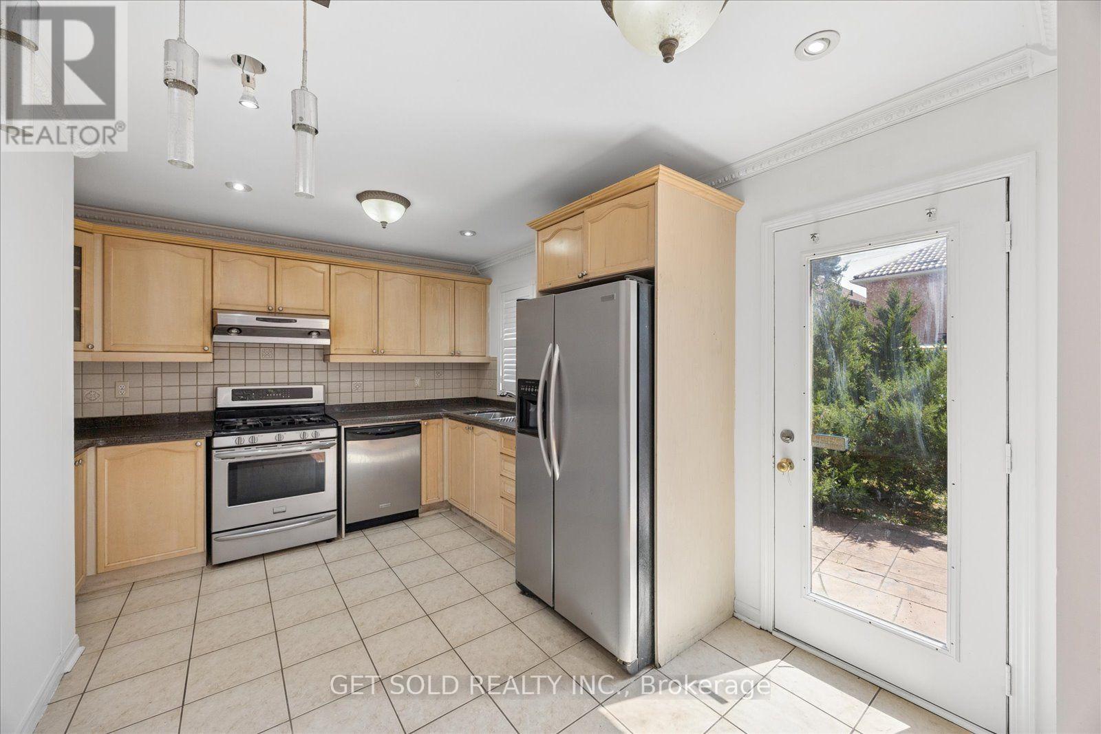 9 Raccoon Street, Brampton, Ontario  L6S 6L8 - Photo 13 - W13680848