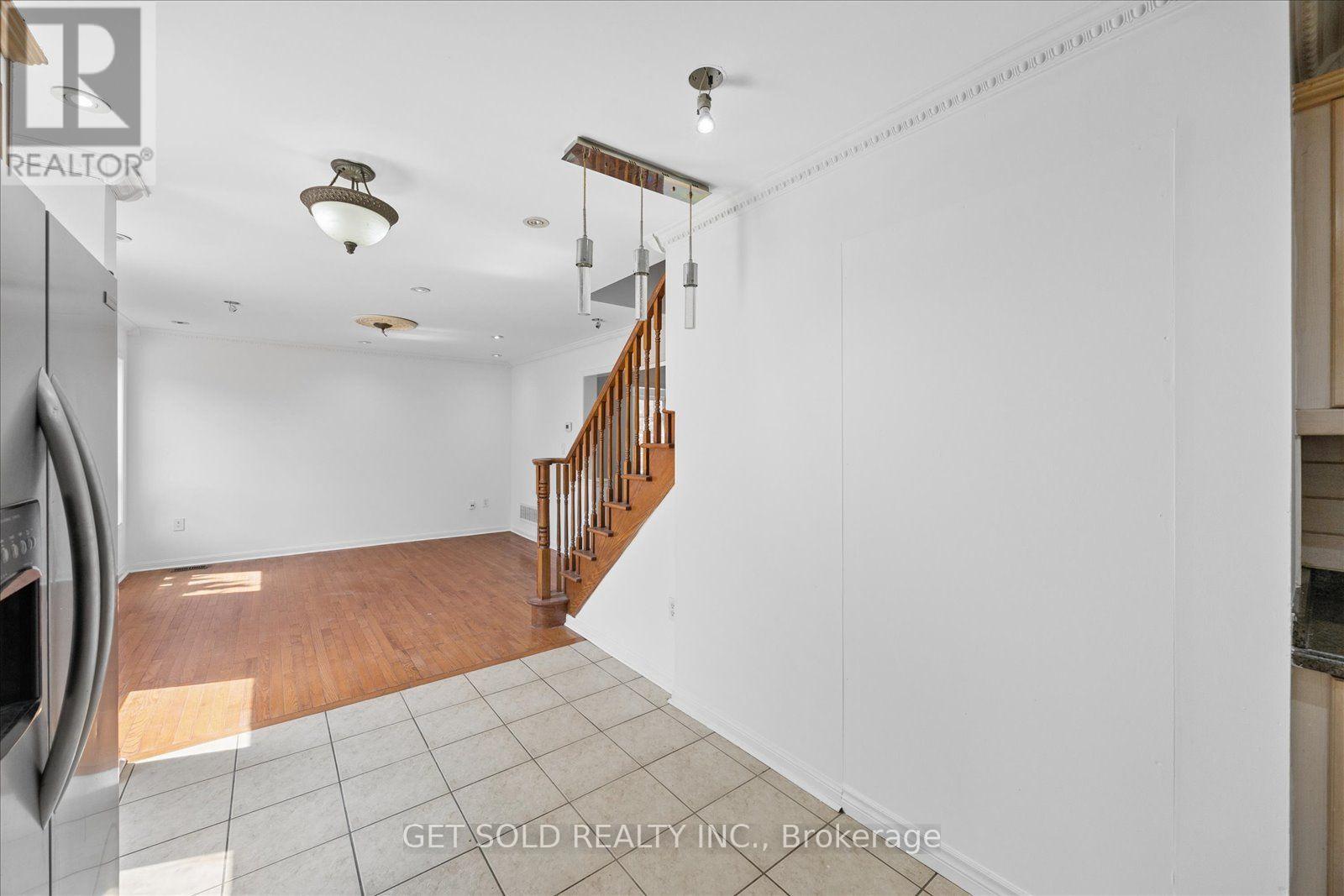 9 Raccoon Street, Brampton, Ontario  L6S 6L8 - Photo 17 - W13680848