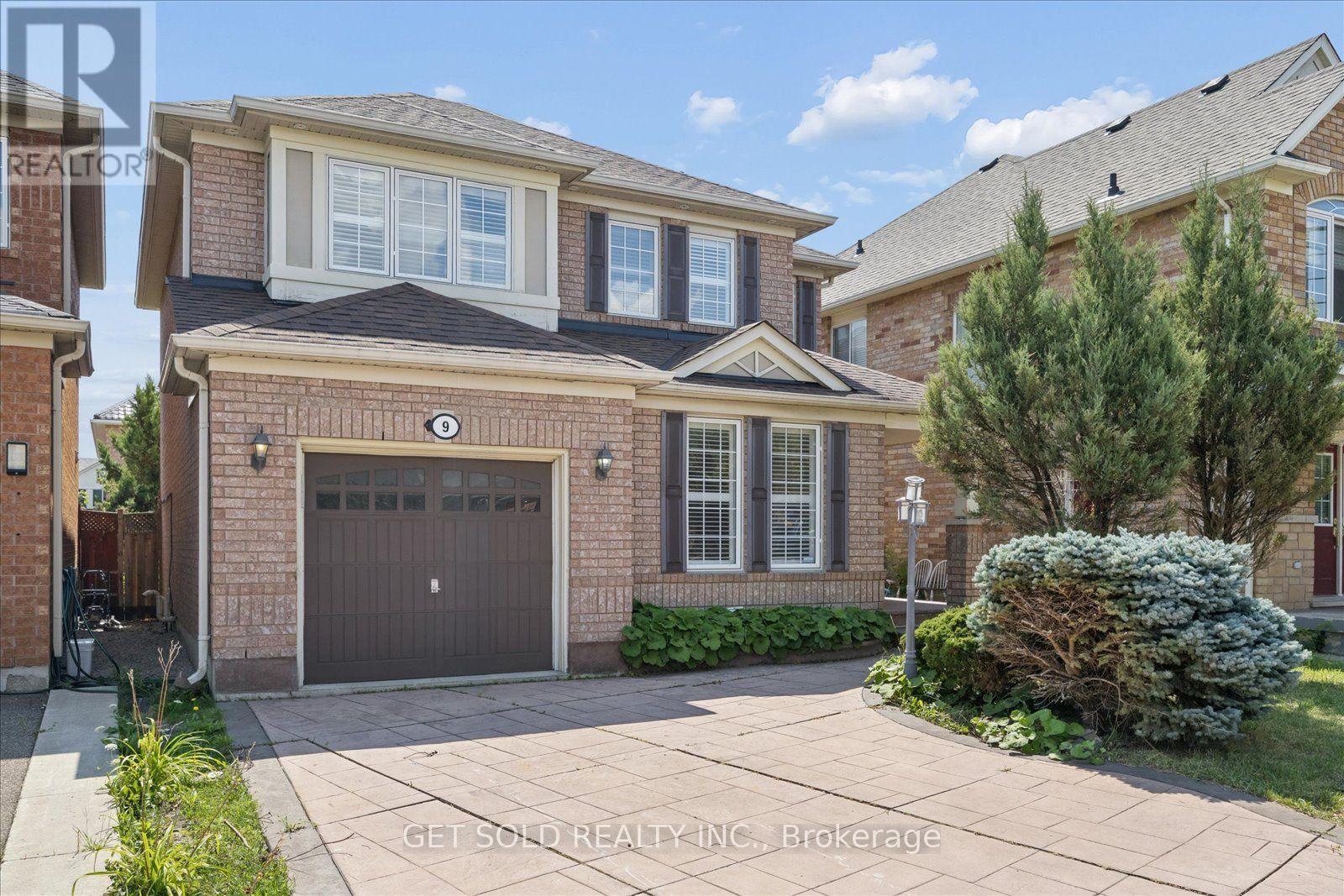 9 Raccoon Street, Brampton, Ontario  L6S 6L8 - Photo 2 - W13680848