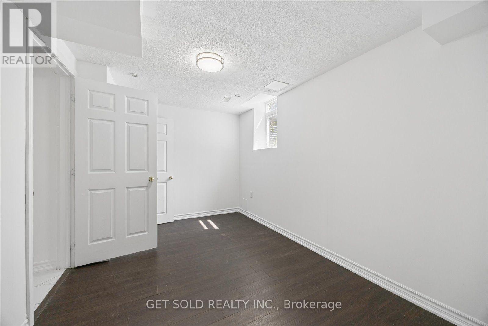 9 Raccoon Street, Brampton, Ontario  L6S 6L8 - Photo 35 - W13680848