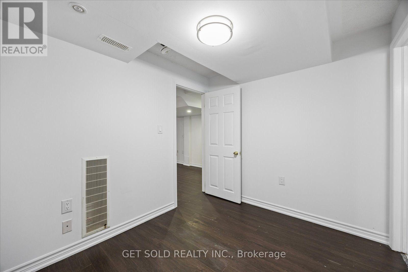 9 Raccoon Street, Brampton, Ontario  L6S 6L8 - Photo 39 - W13680848