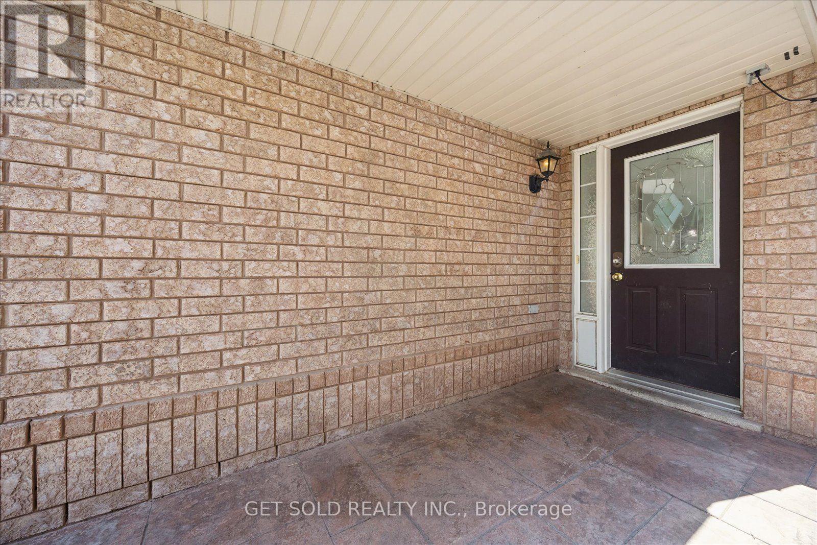 9 Raccoon Street, Brampton, Ontario  L6S 6L8 - Photo 4 - W13680848