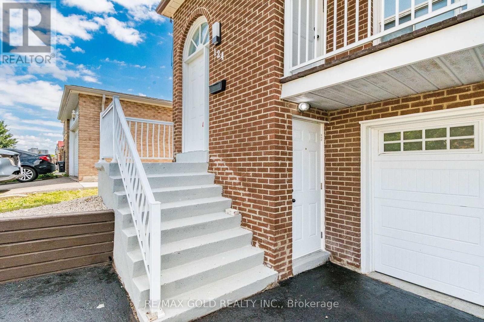 124 Banting Crescent, Brampton, Ontario  L6Y 2L9 - Photo 3 - W13680860