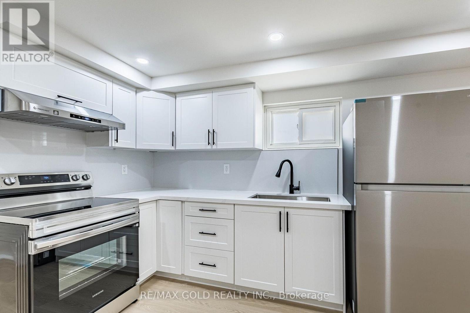 124 Banting Crescent, Brampton, Ontario  L6Y 2L9 - Photo 35 - W13680860