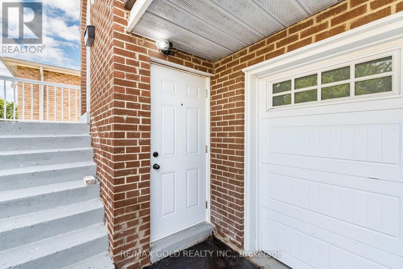 124 Banting Crescent, Brampton, Ontario  L6Y 2L9 - Photo 4 - W13680860