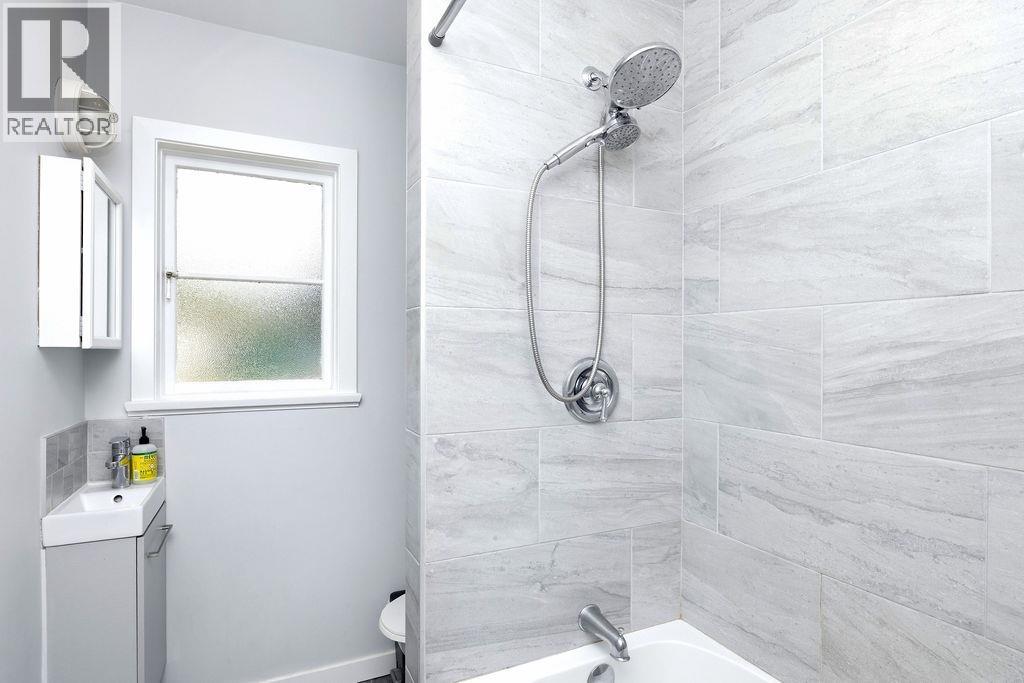1022 Rosamund Road, Gibsons, British Columbia  V0N 1V3 - Photo 18 - R3156143