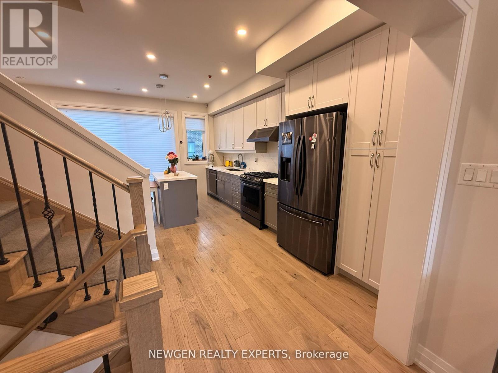 14 Wild Rose Gardens W, Toronto, Ontario M6L 0A5 - Photo 10 - W13680882