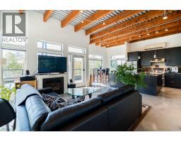 301 1075 W 1ST STREET, North Vancouver, British Columbia