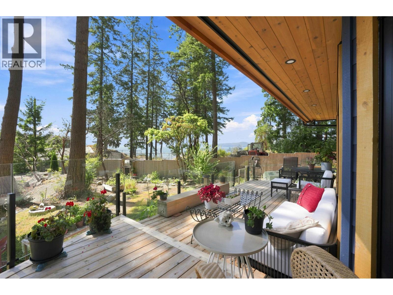 9219 Hydaway Road, Halfmoon Bay, British Columbia  V7Z 1B4 - Photo 6 - R3156138