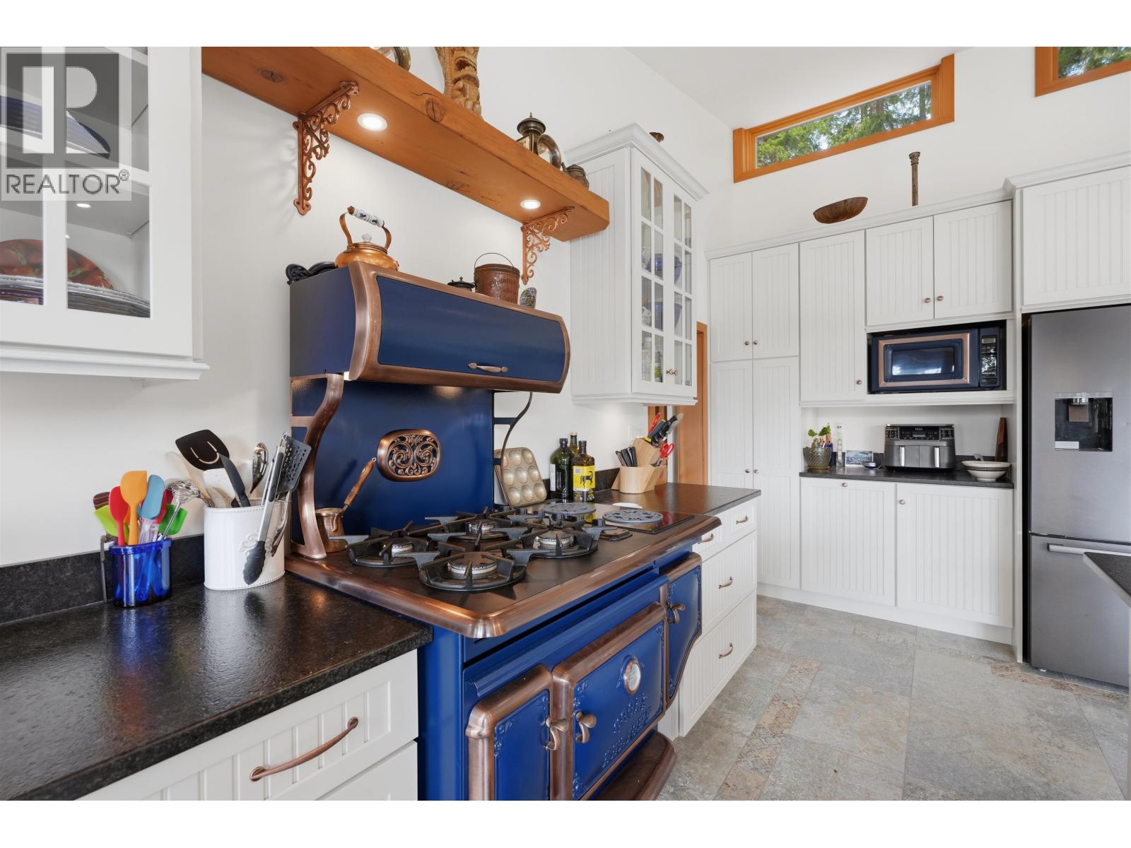9219 Hydaway Road, Halfmoon Bay, British Columbia  V7Z 1B4 - Photo 13 - R3156138