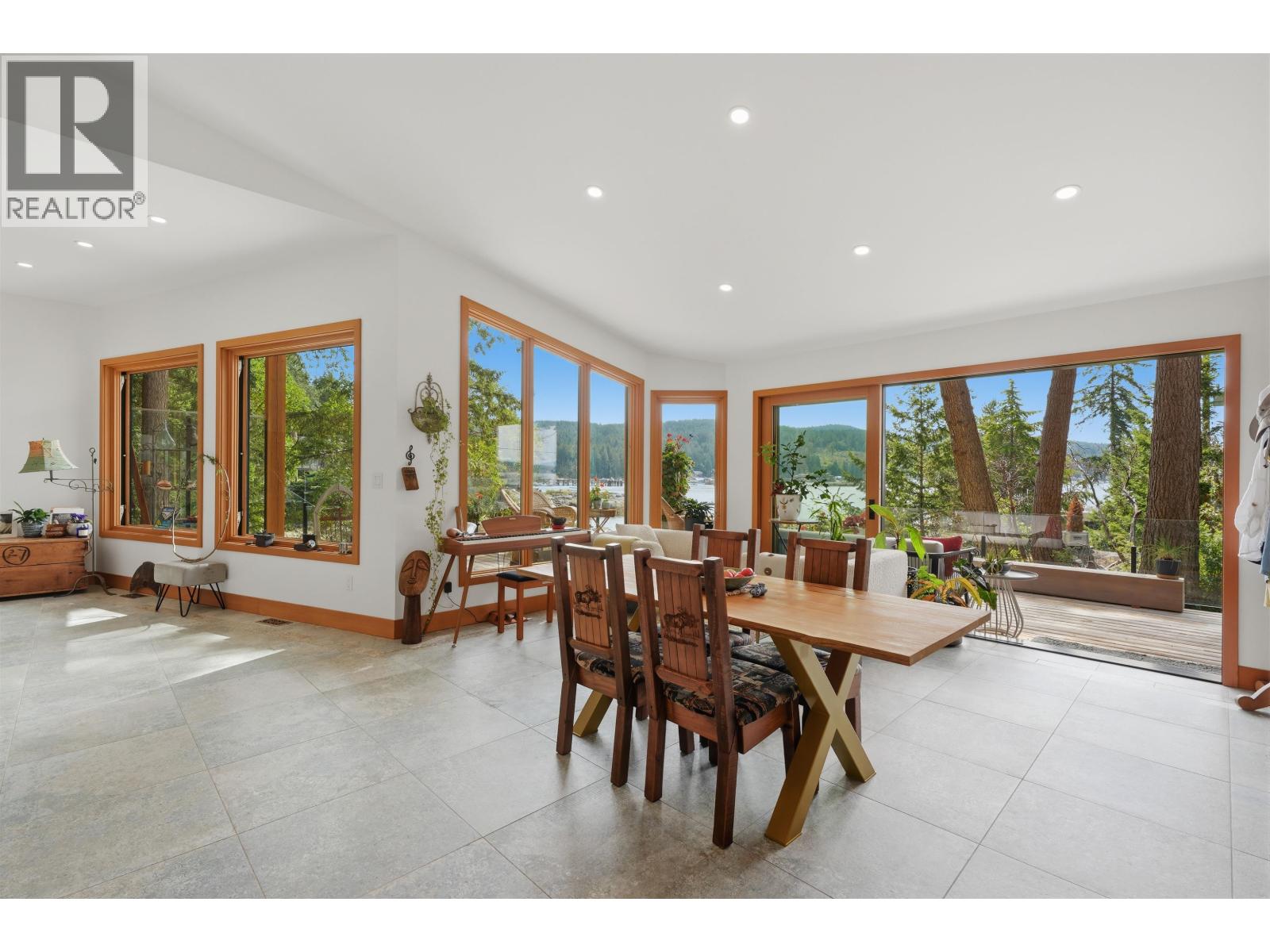 9219 Hydaway Road, Halfmoon Bay, British Columbia  V7Z 1B4 - Photo 19 - R3156138