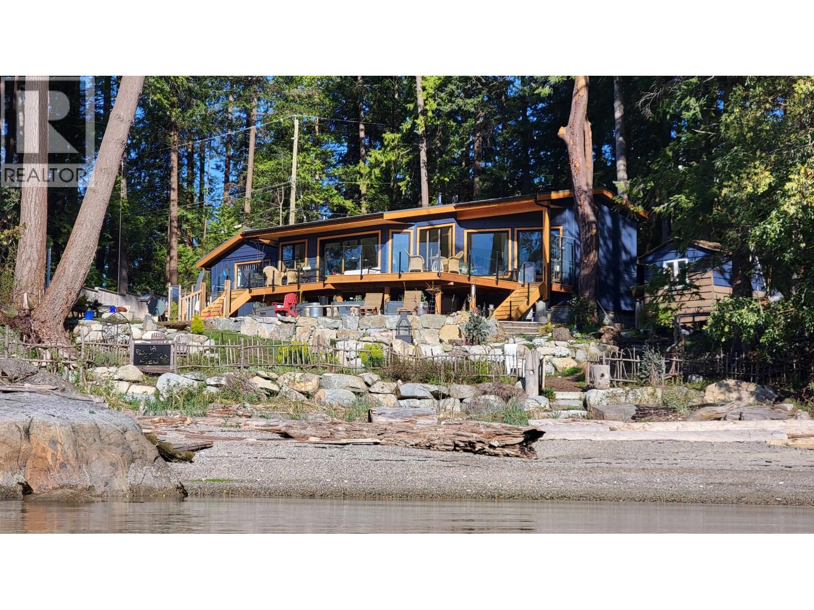9219 Hydaway Road, Halfmoon Bay, British Columbia  V7Z 1B4 - Photo 3 - R3156138