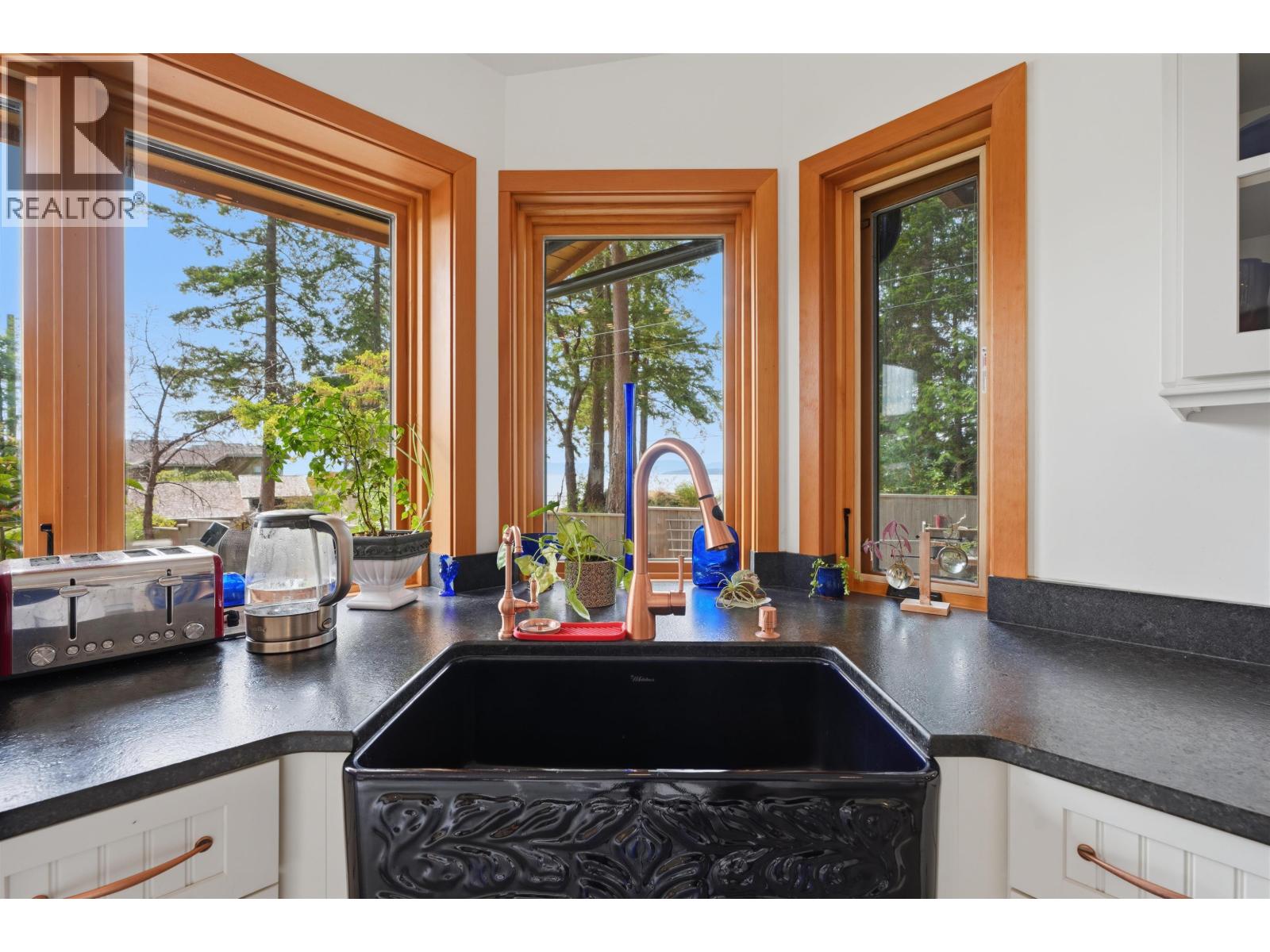 9219 Hydaway Road, Halfmoon Bay, British Columbia  V7Z 1B4 - Photo 14 - R3156138