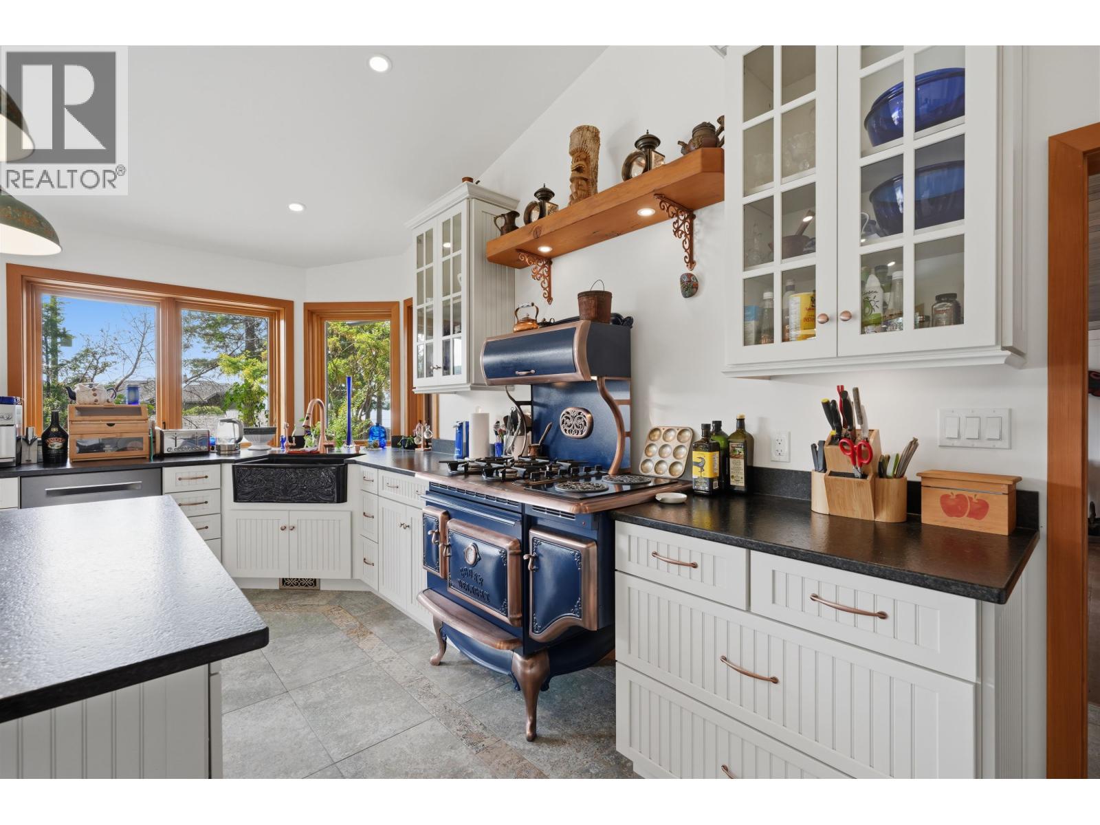 9219 Hydaway Road, Halfmoon Bay, British Columbia  V7Z 1B4 - Photo 12 - R3156138