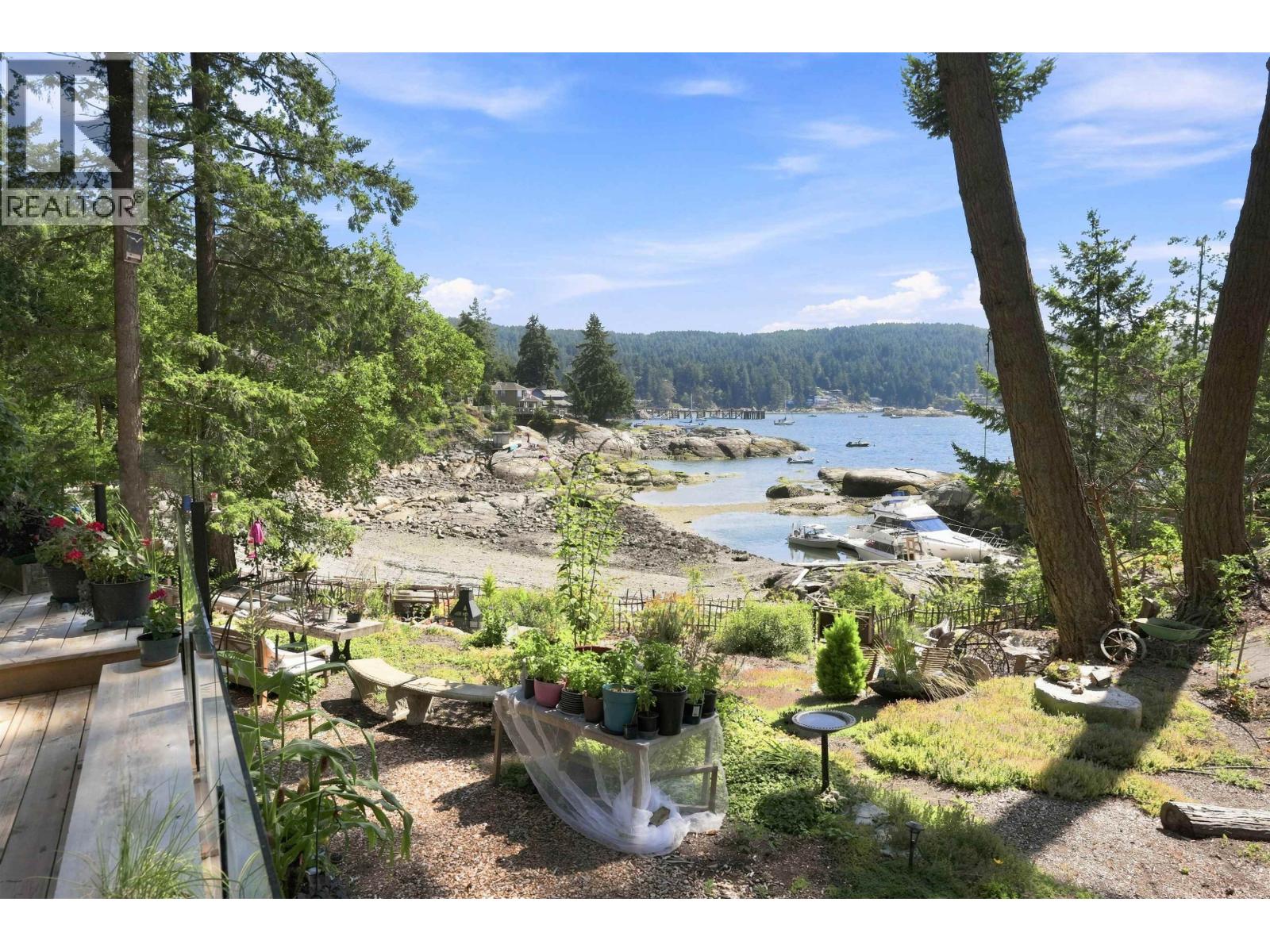 9219 Hydaway Road, Halfmoon Bay, British Columbia  V7Z 1B4 - Photo 4 - R3156138