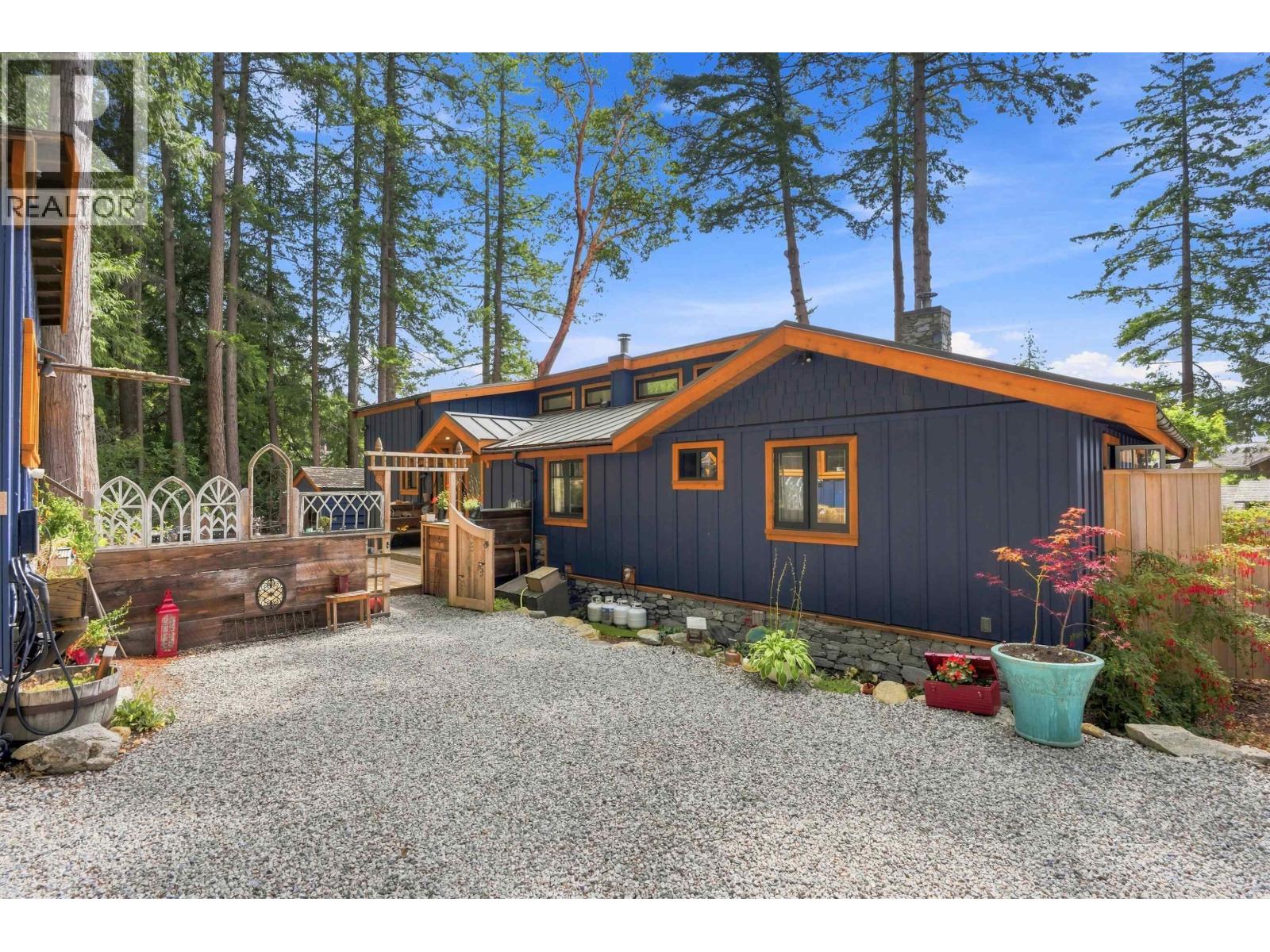 9219 Hydaway Road, Halfmoon Bay, British Columbia  V7Z 1B4 - Photo 8 - R3156138