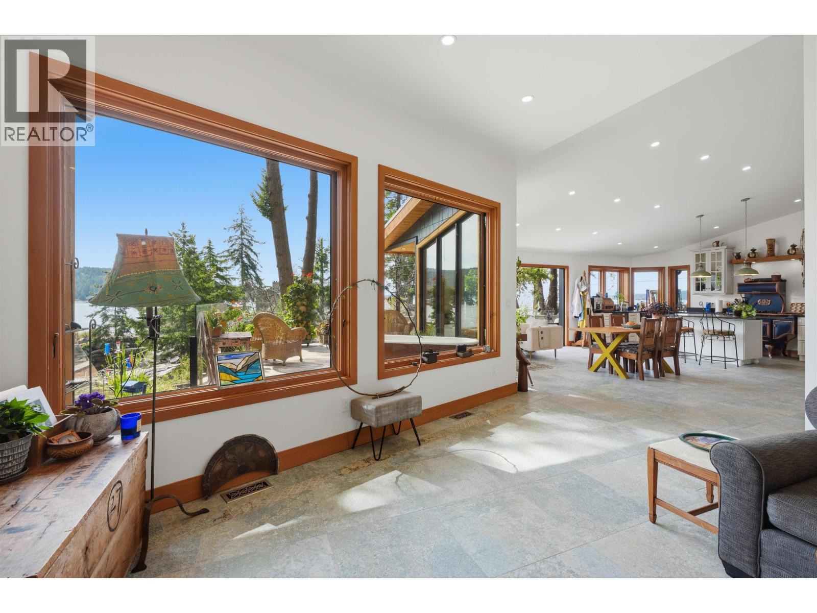 9219 Hydaway Road, Halfmoon Bay, British Columbia  V7Z 1B4 - Photo 18 - R3156138