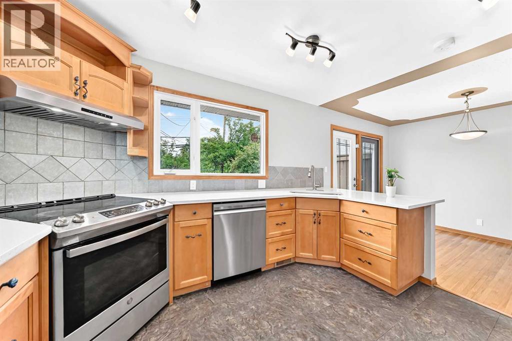 2808 Brecken Road NW, Calgary, Alberta  T2L 1H6 - Photo 4 - A2333965