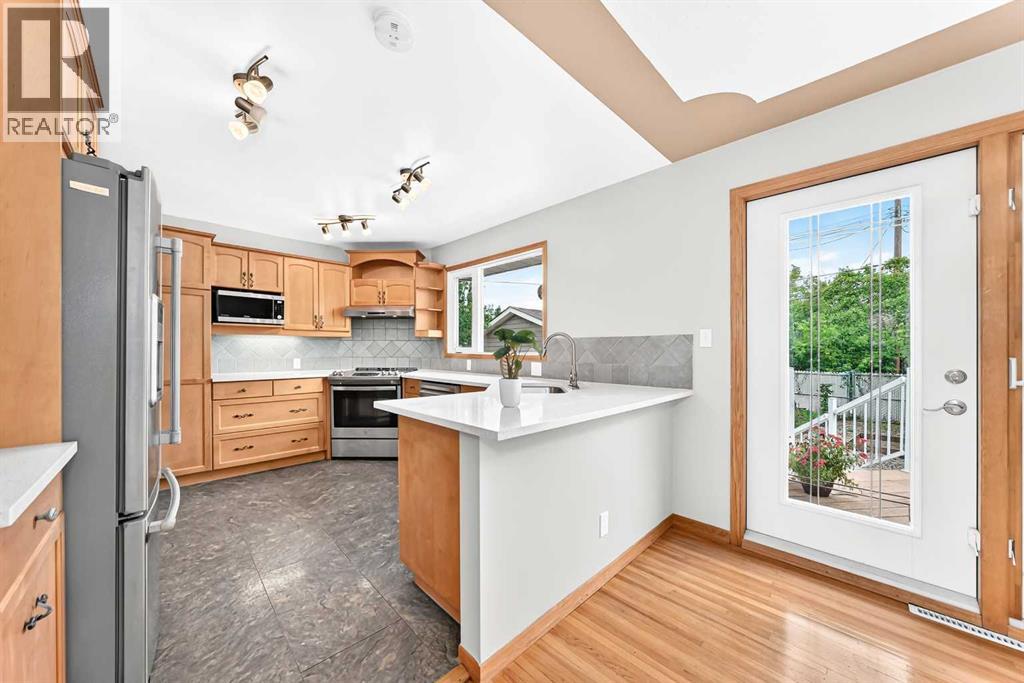 2808 Brecken Road NW, Calgary, Alberta  T2L 1H6 - Photo 3 - A2333965