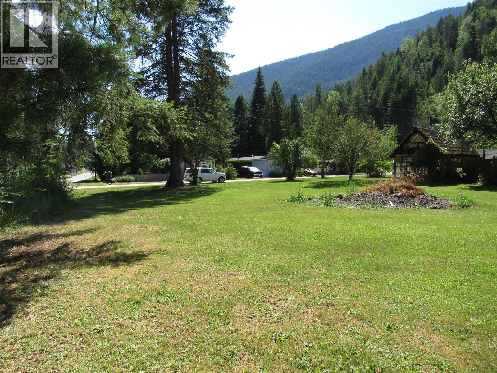 2057 Loff Road, Castlegar, British Columbia  V1N 4N2 - Photo 12 - 10394720