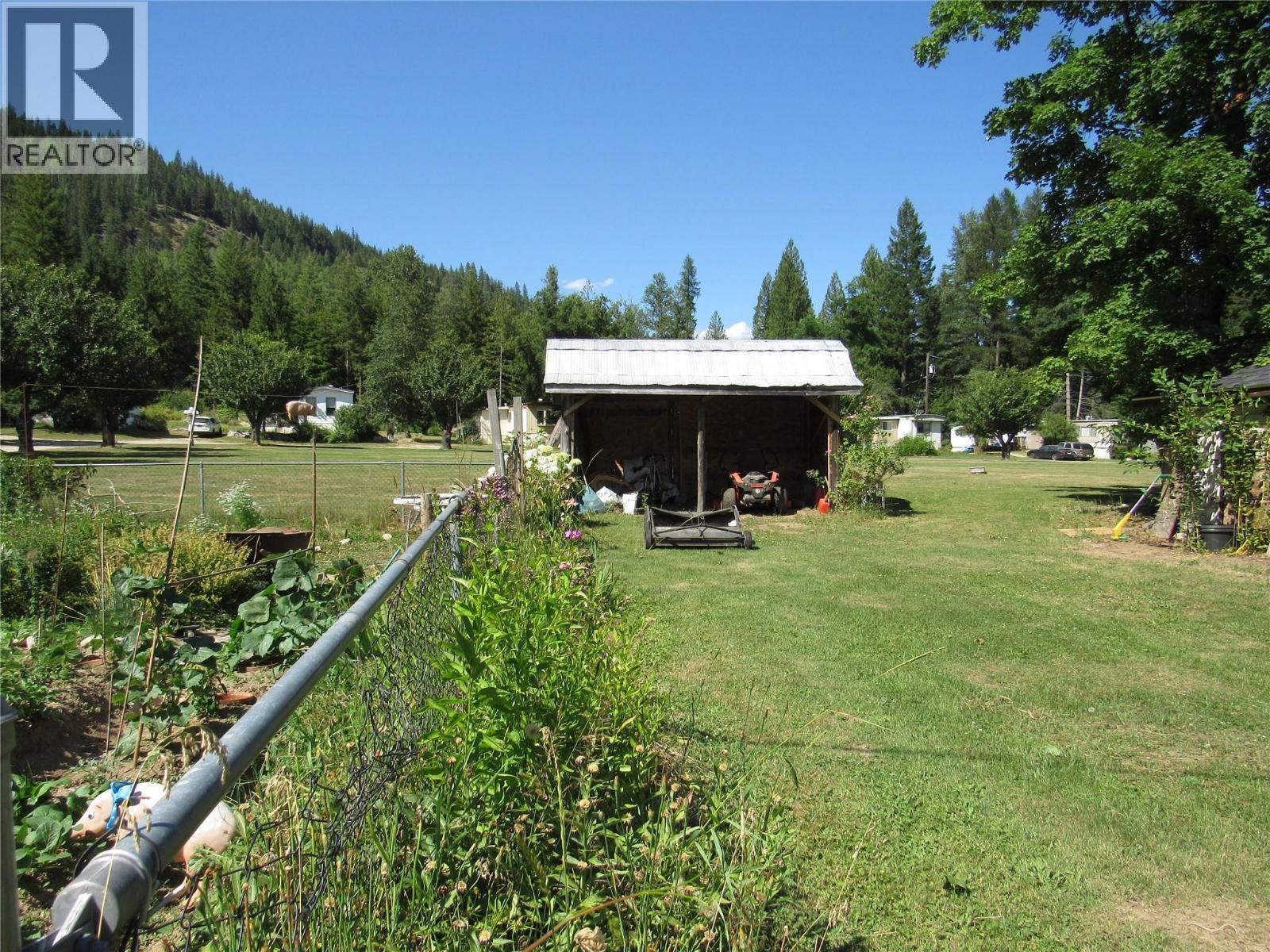 2057 Loff Road, Castlegar, British Columbia  V1N 4N2 - Photo 15 - 10394720