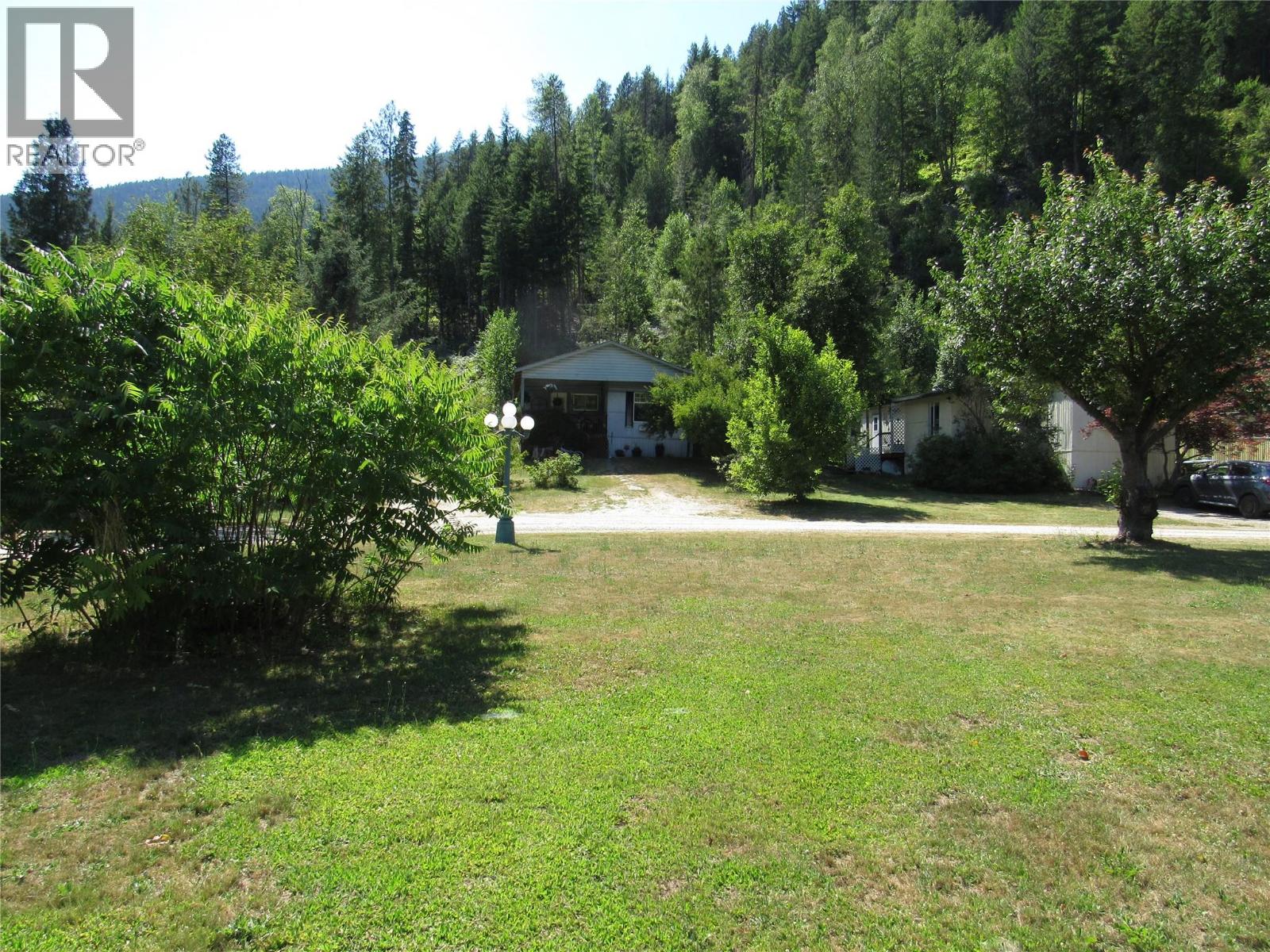 2057 Loff Road, Castlegar, British Columbia  V1N 4N2 - Photo 17 - 10394720