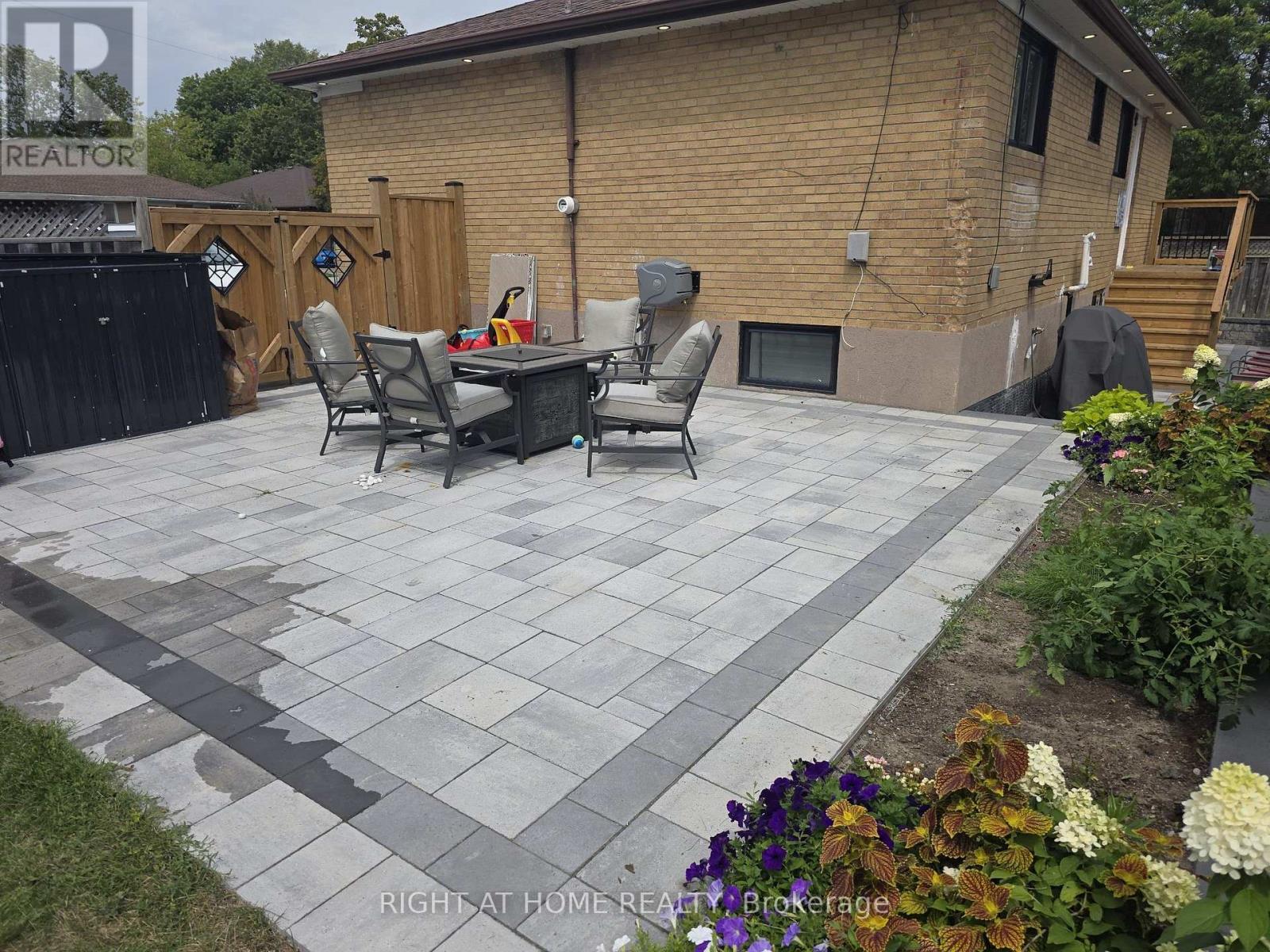 (Main Floor) - 1 Huron Court, Aurora, Ontario  L4G 2X7 - Photo 13 - N13680896