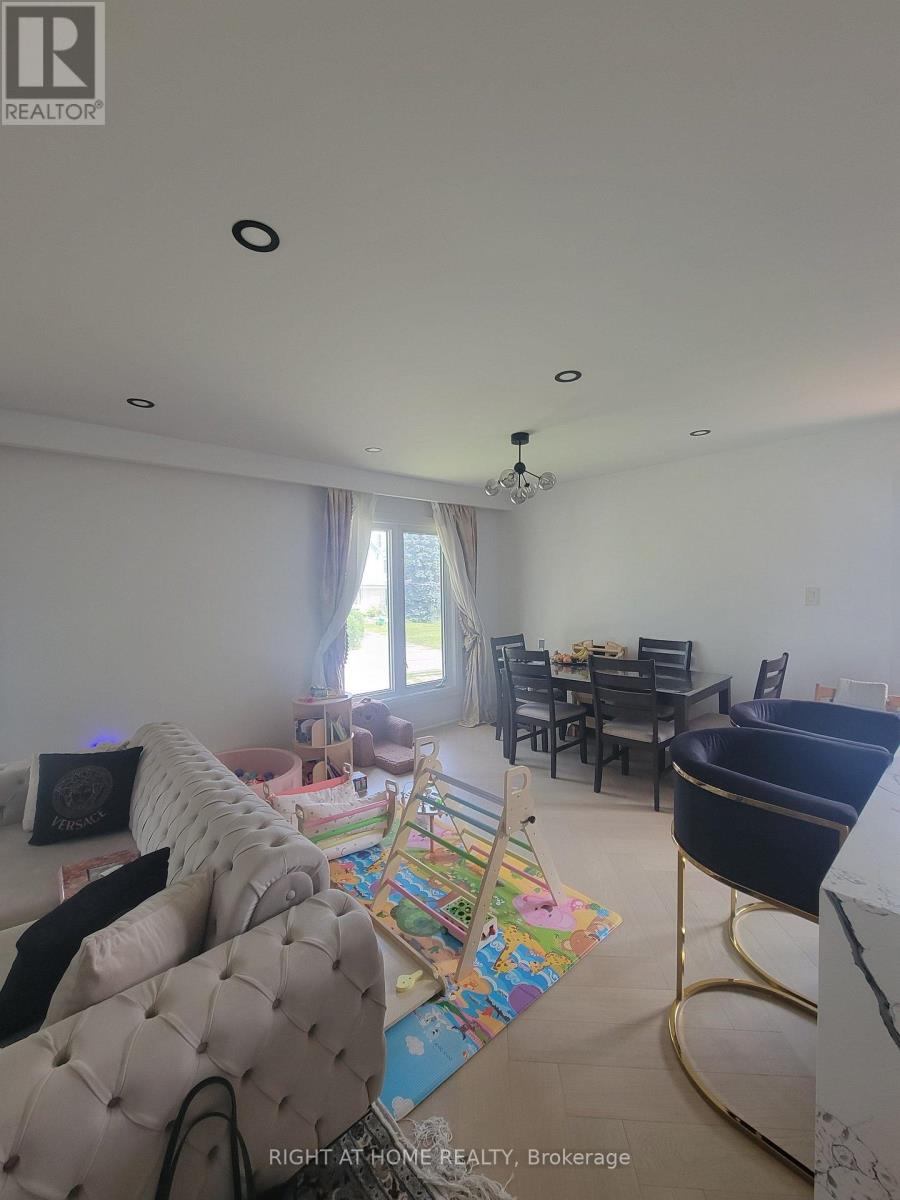 (Main Floor) - 1 Huron Court, Aurora, Ontario  L4G 2X7 - Photo 4 - N13680896