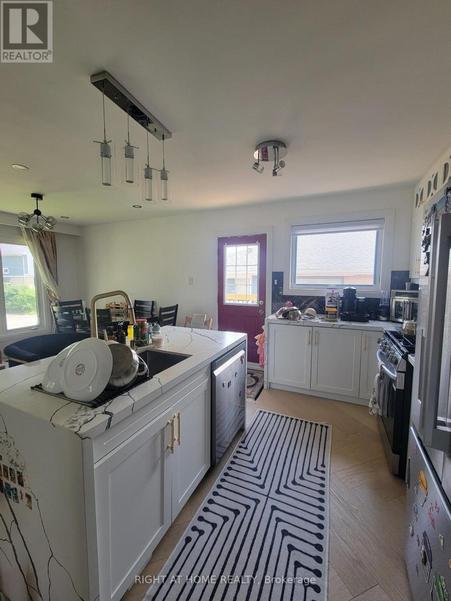 (Main Floor) - 1 Huron Court, Aurora, Ontario  L4G 2X7 - Photo 5 - N13680896