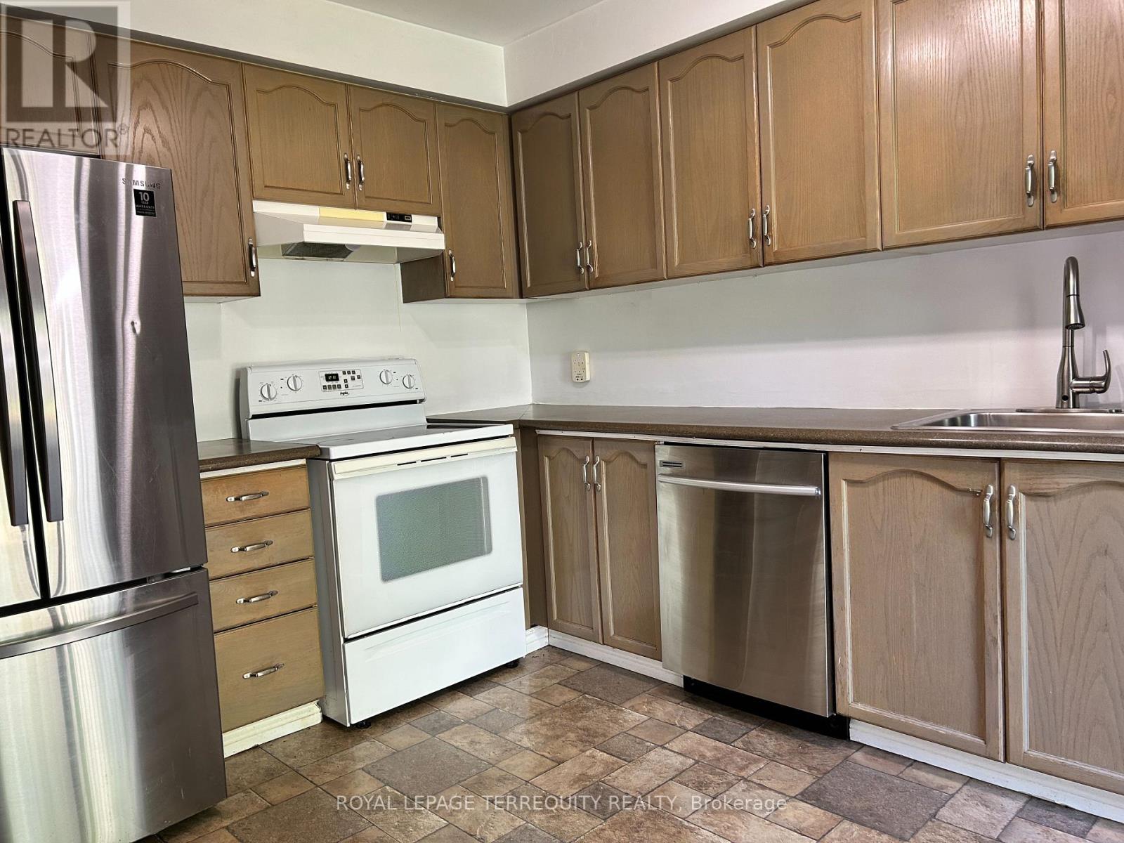 129 Trewin Lane, Clarington, Ontario  L1C 4X3 - Photo 2 - E13680920
